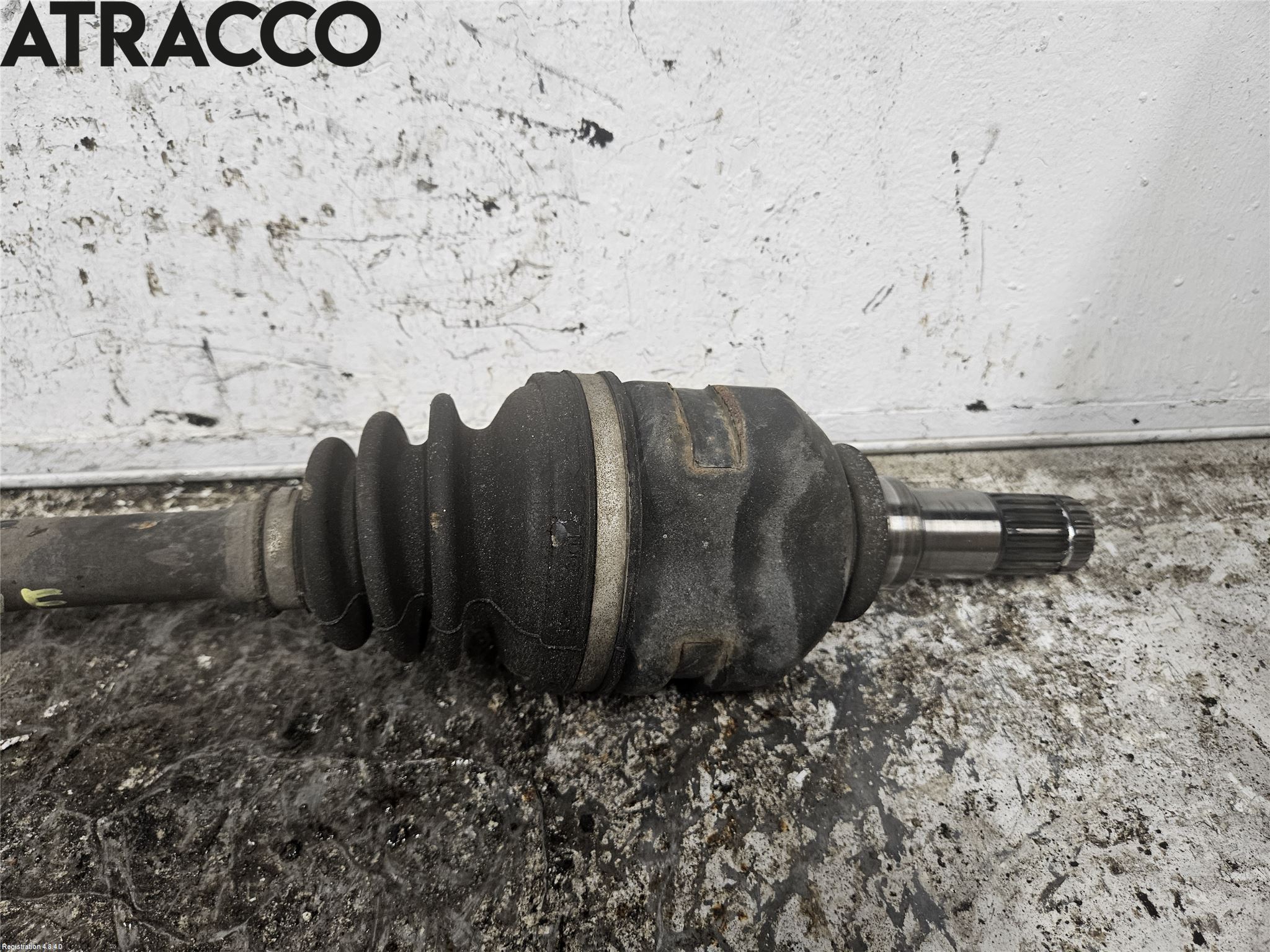 Toyota YARIS XP130 12-14 Drivaksel Foran Kompl Venstre