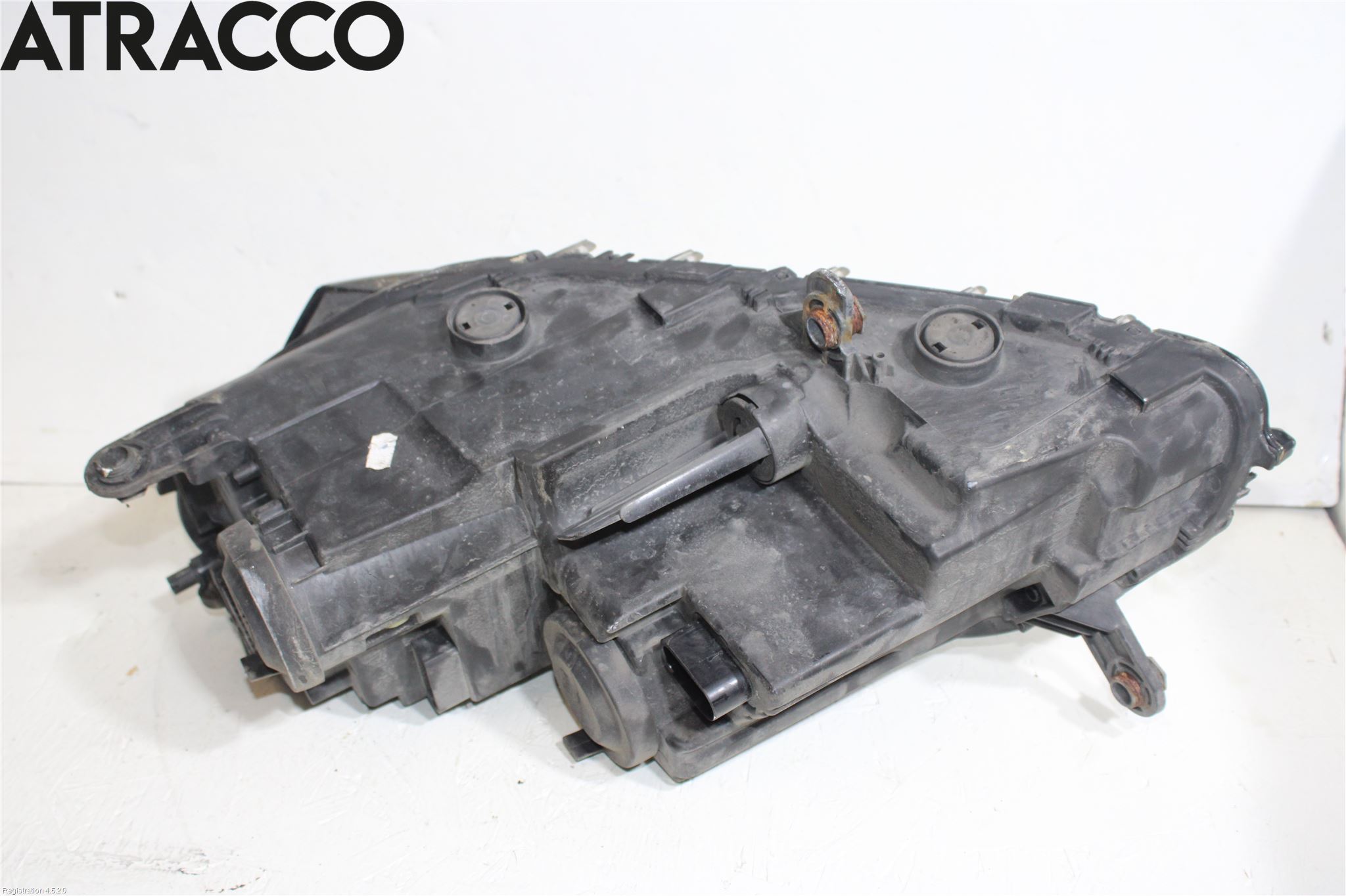 Volkswagen VW PASSAT 11-14 Frontlykt Høyre