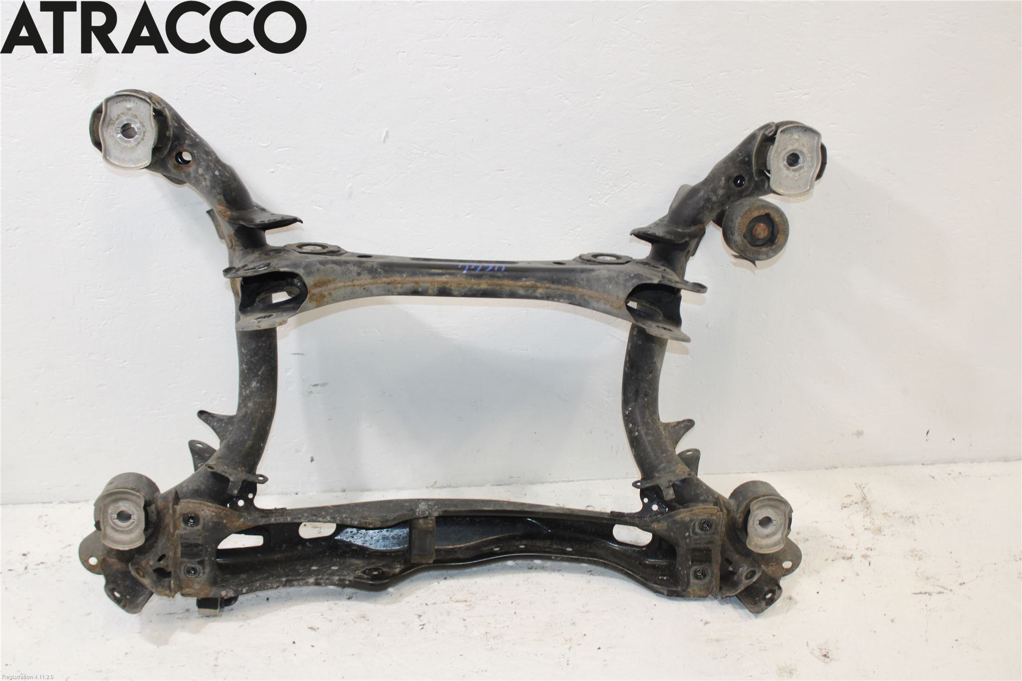 Audi A4/S4 B9 16-19 Bakaksel Feste Travers-Ramme