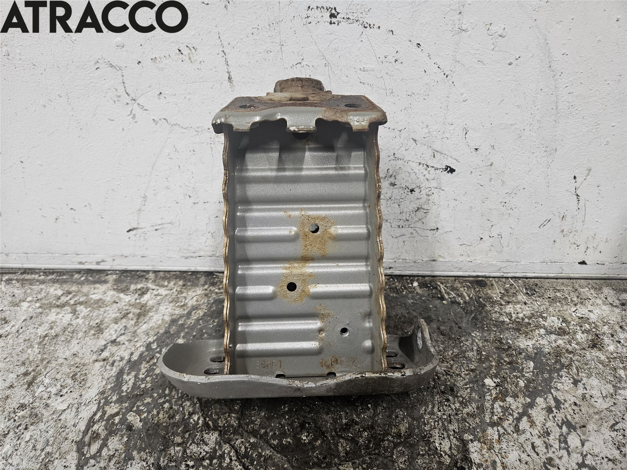 Toyota YARIS XP130 12-14 Støtfanger Foran Feste