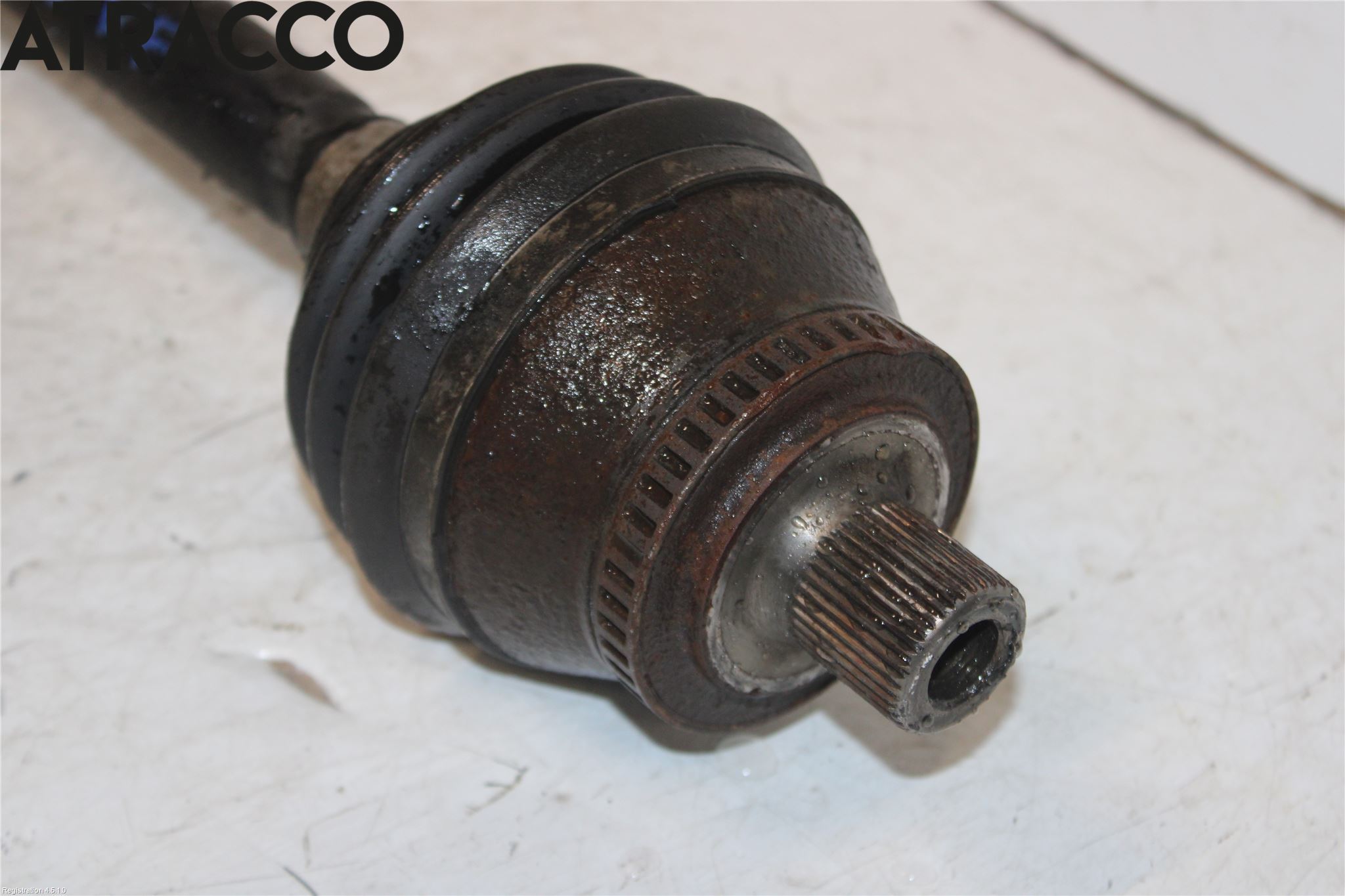 Audi A4/S4 01-05 Drivaksel Foran Kompl Høyre