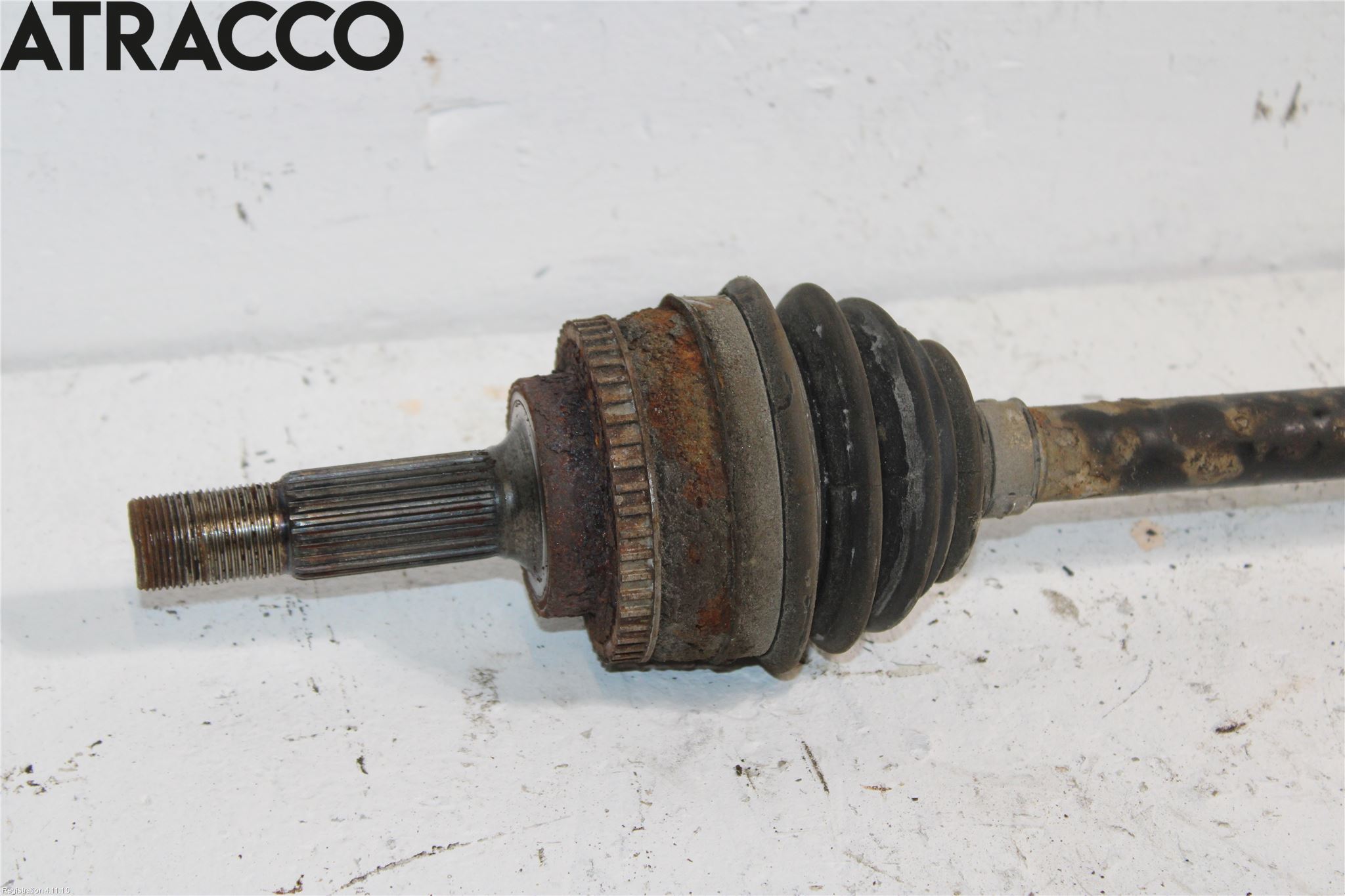 Toyota YARIS P1 03-05 Drivaksel Foran Kompl Venstre