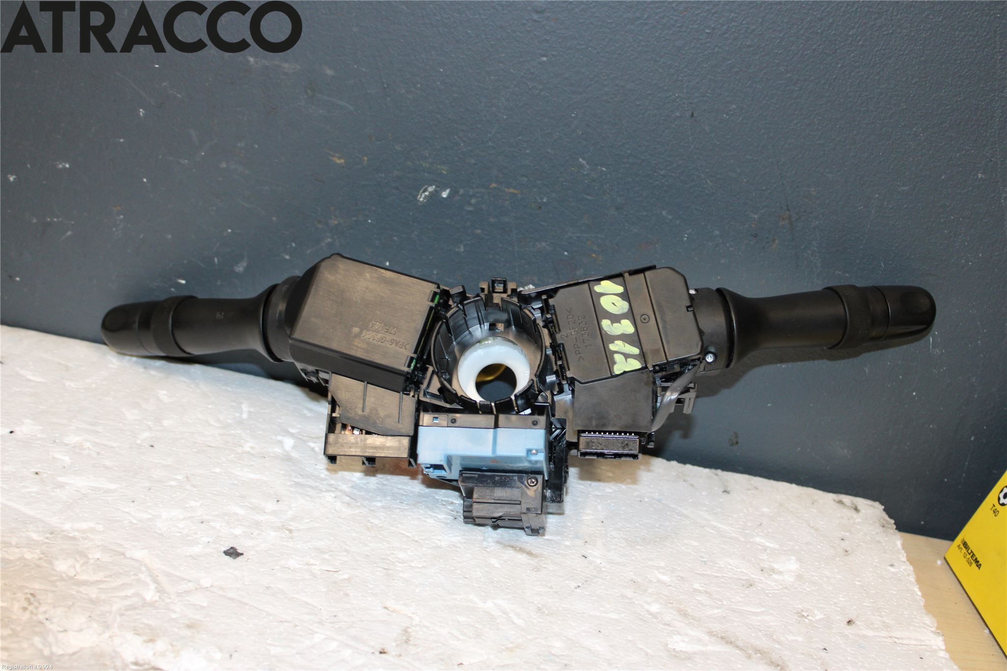 Toyota AVENSIS 09-15 Slepeøye