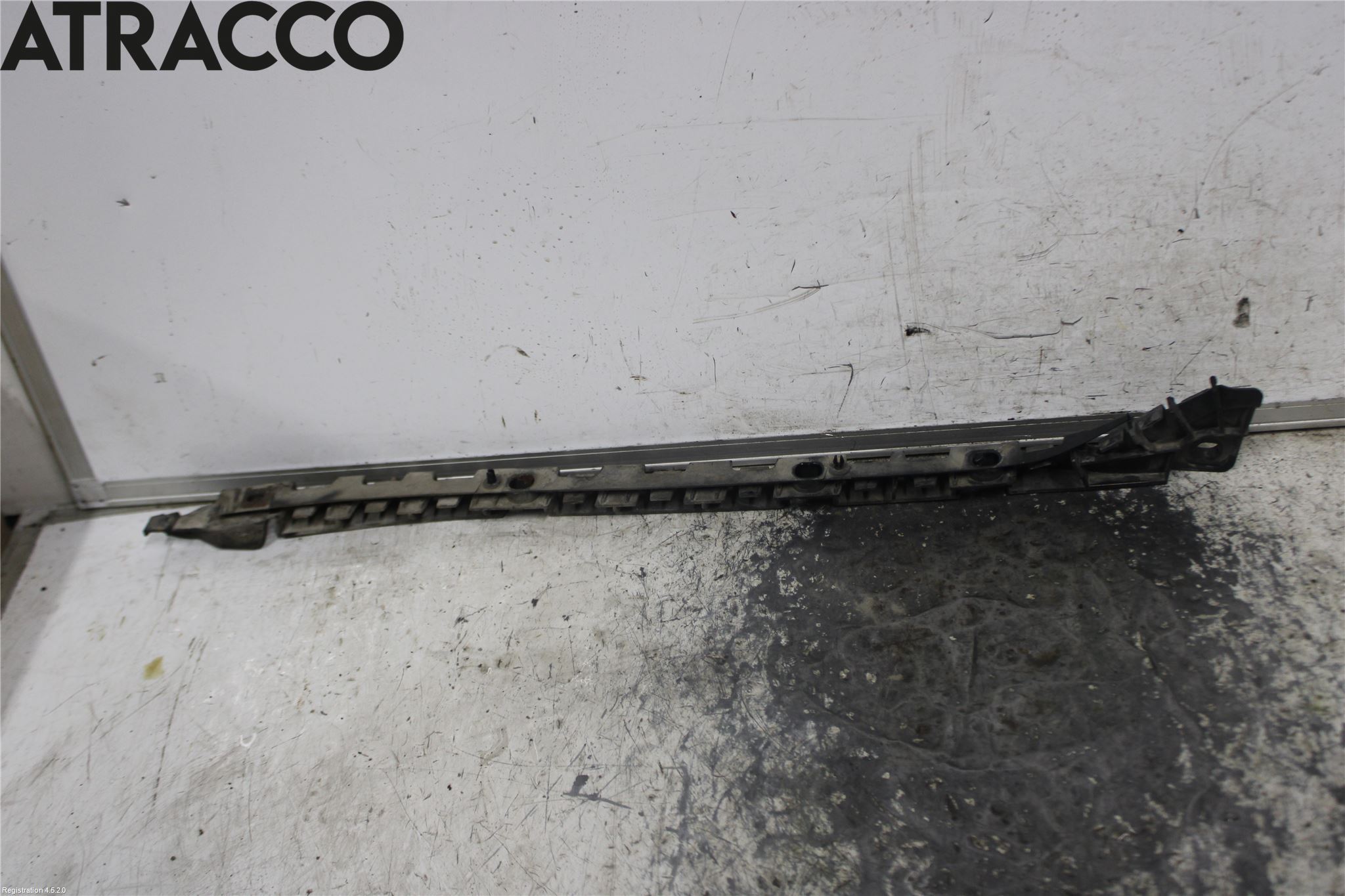 Mercedes-Benz MB E-KLASS (W212) 09-16 Støtfangerfeste Bak Venstre