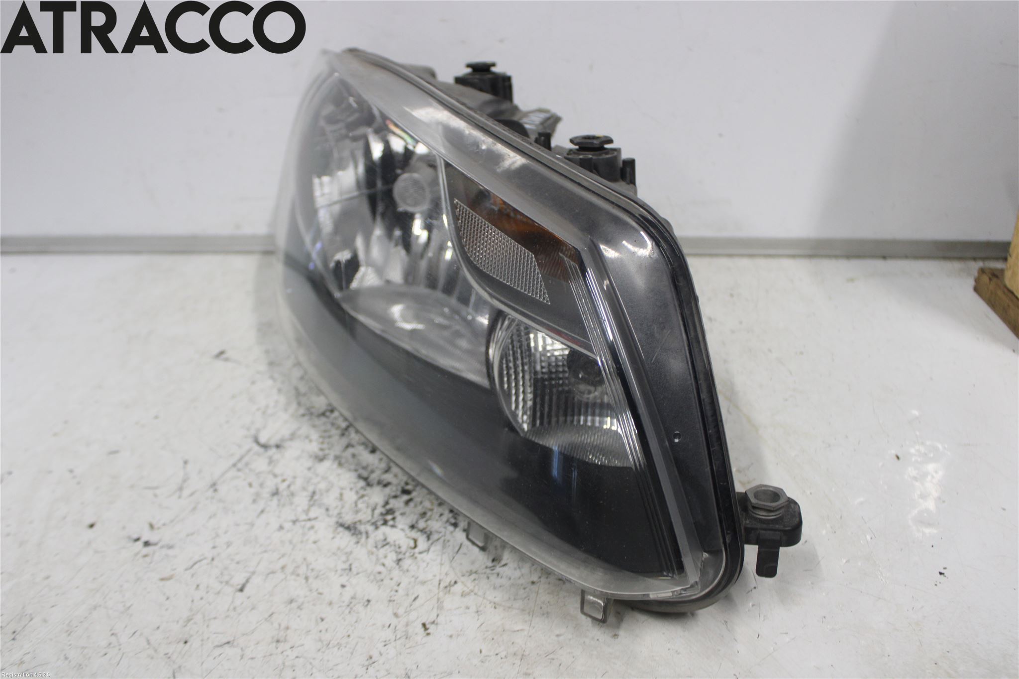 Volkswagen VW CADDY 11-15 Frontlykt Høyre