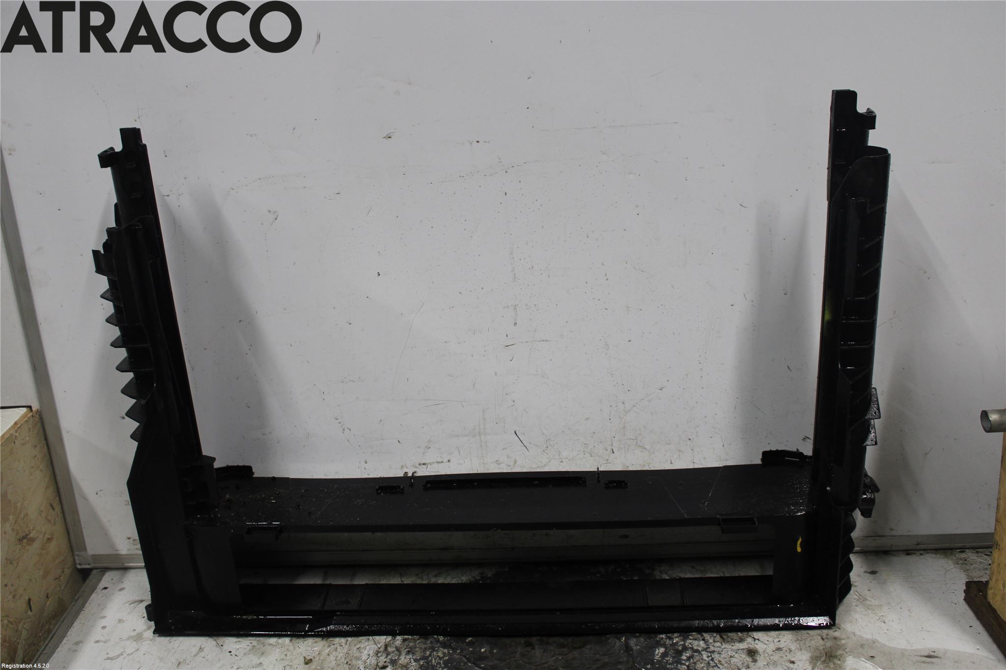 BMW 5 E60/61 Sed/Tou 02-10 Radiator Feste - Ramme - Bjelk