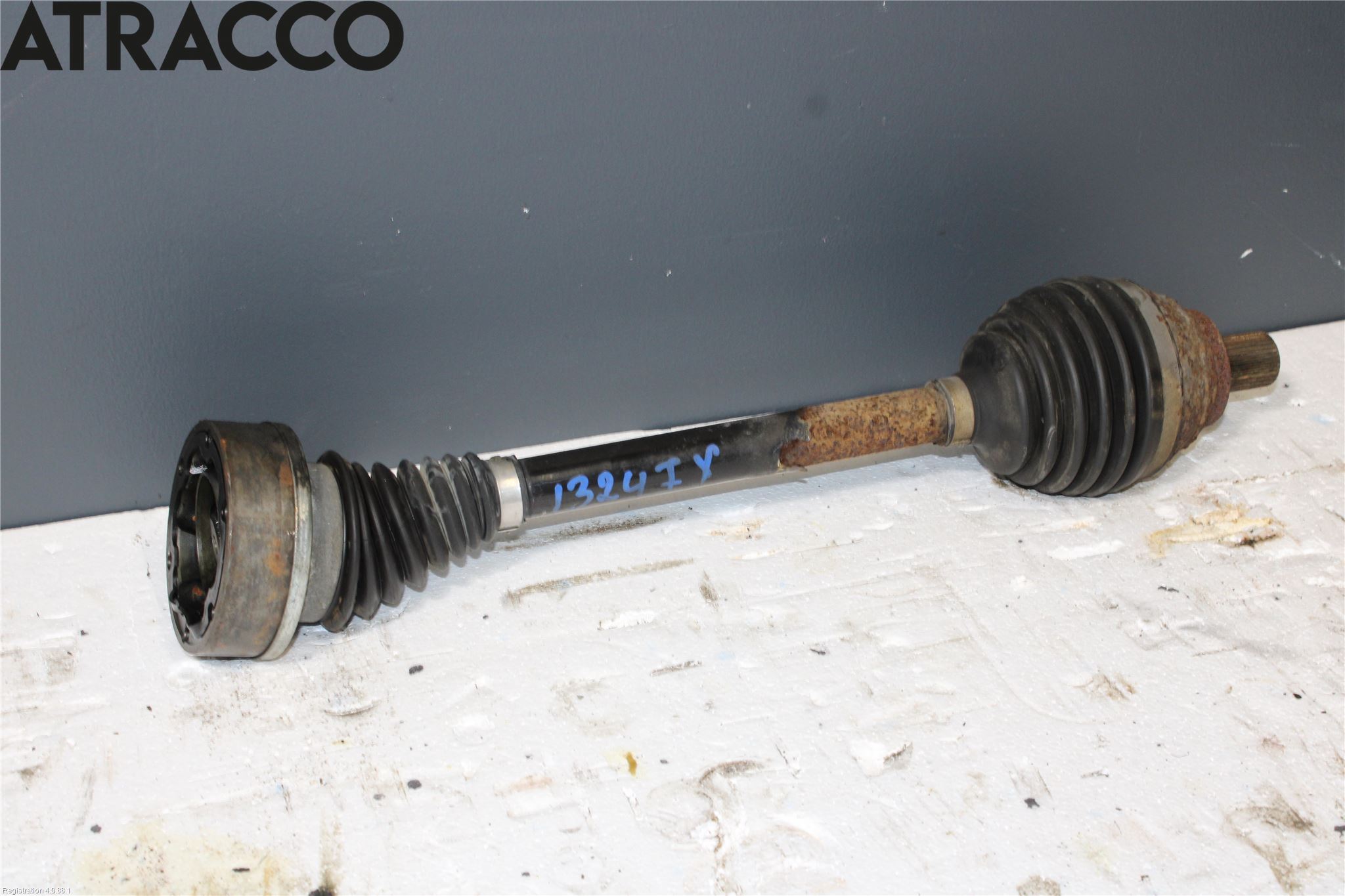 Volkswagen VW PASSAT 11-14 Drivaksel Foran Kompl Venstre