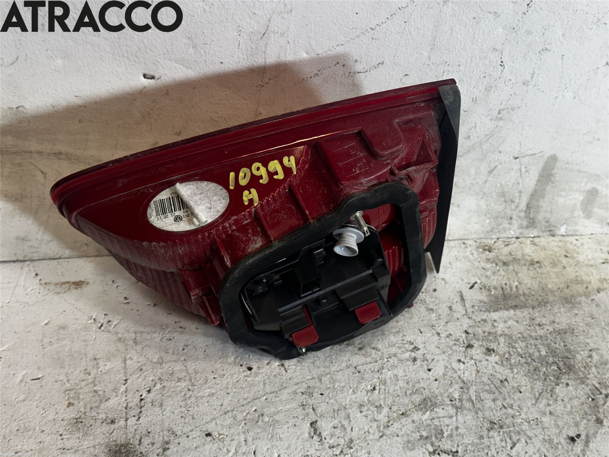 Volkswagen VW TOURAN 10-15 Baklykt Venstre  På Luke(Indre