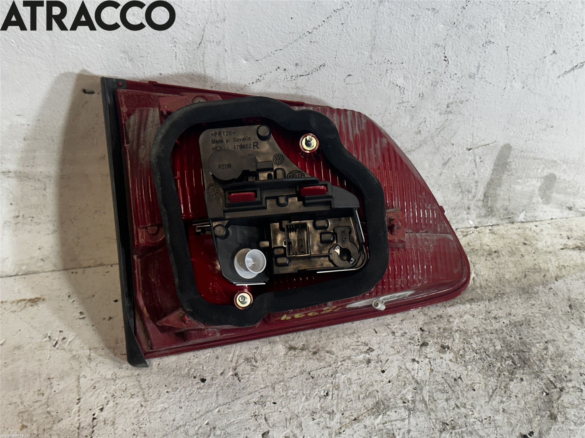 Volkswagen VW TOURAN 10-15 Baklykt Venstre  På Luke(Indre