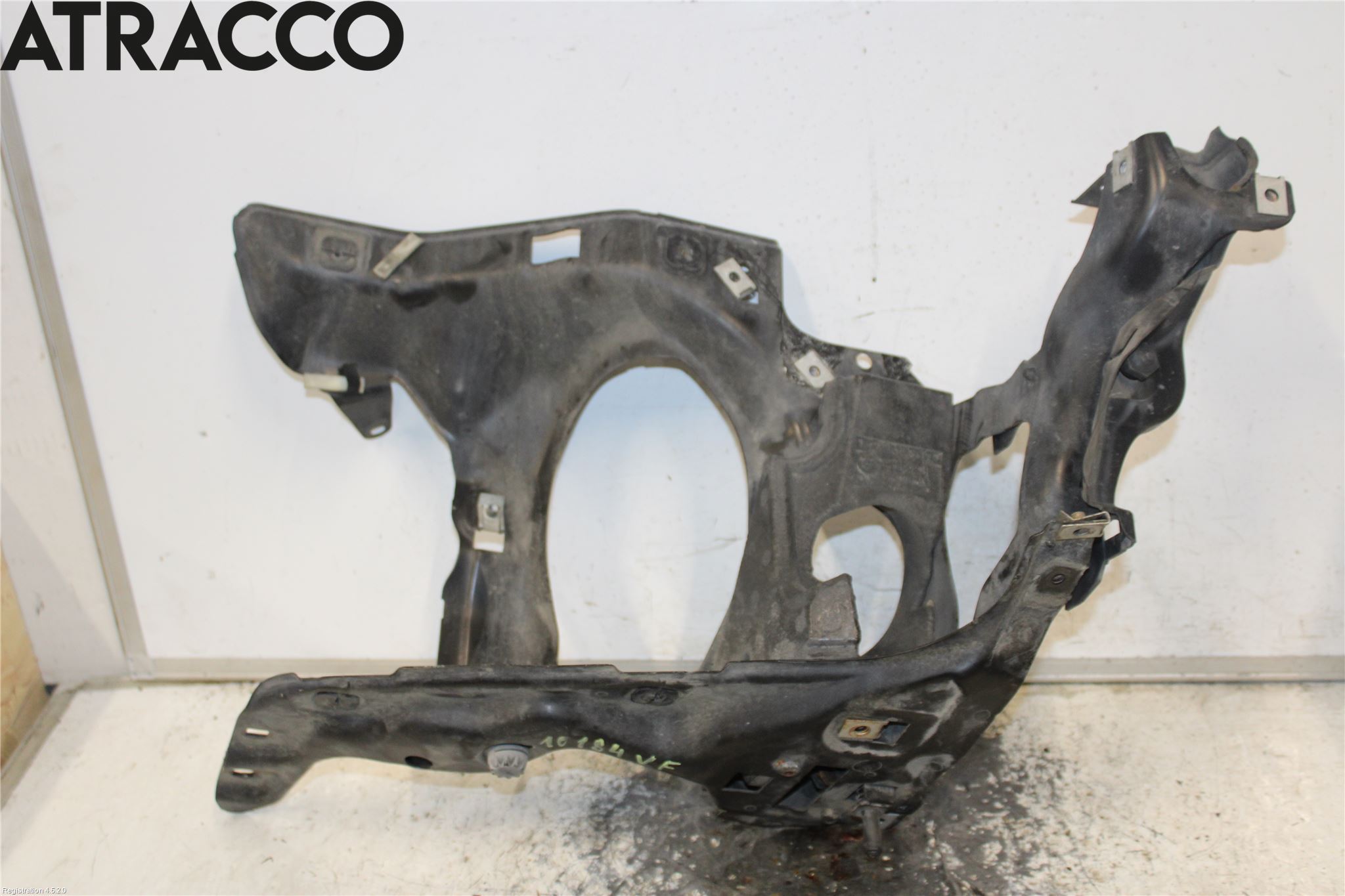 BMW 7 E65/66    00-08 Frontlykt Holder-Feste