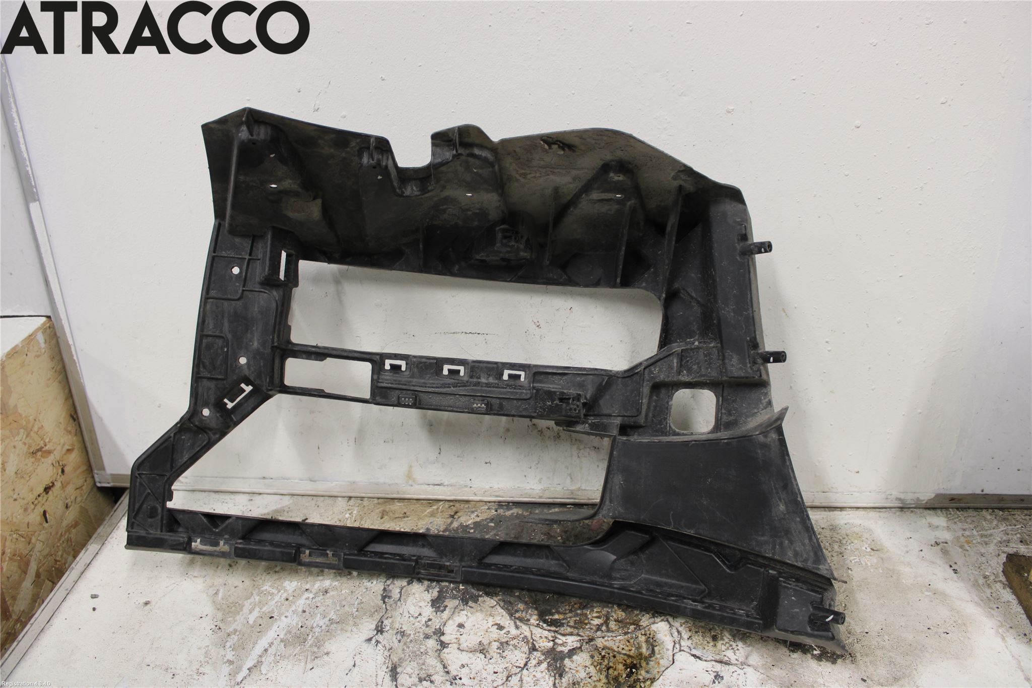 Volkswagen VW CRAFTER II / E-CRAFTER 17- Støtfanger Foran Feste