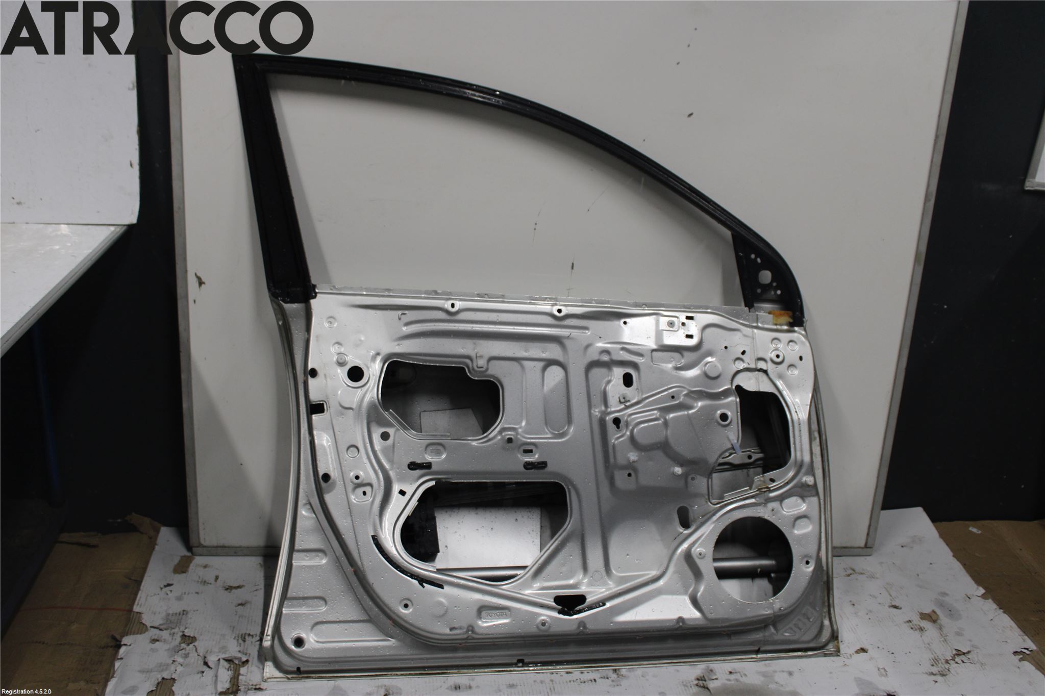 Toyota AVENSIS 03-06 Dør 4D Foran Venstre