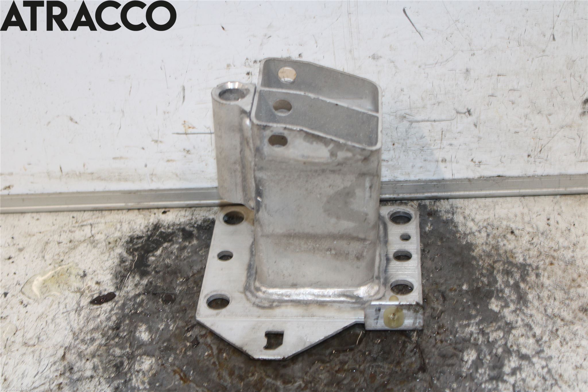 Peugeot 308 08-13 Støtfanger Foran Feste