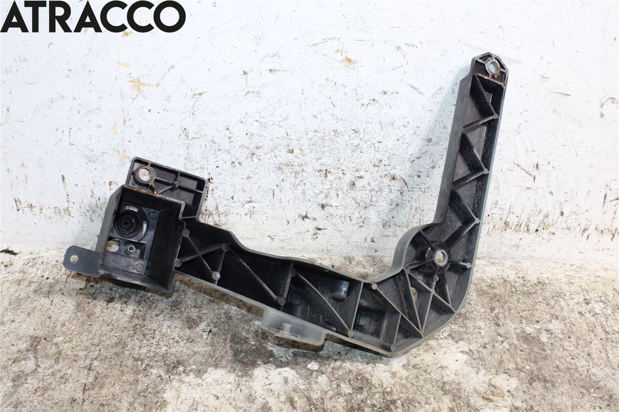 Volvo XC40/RECHARGE 18- Frontskjermfeste Venstre
