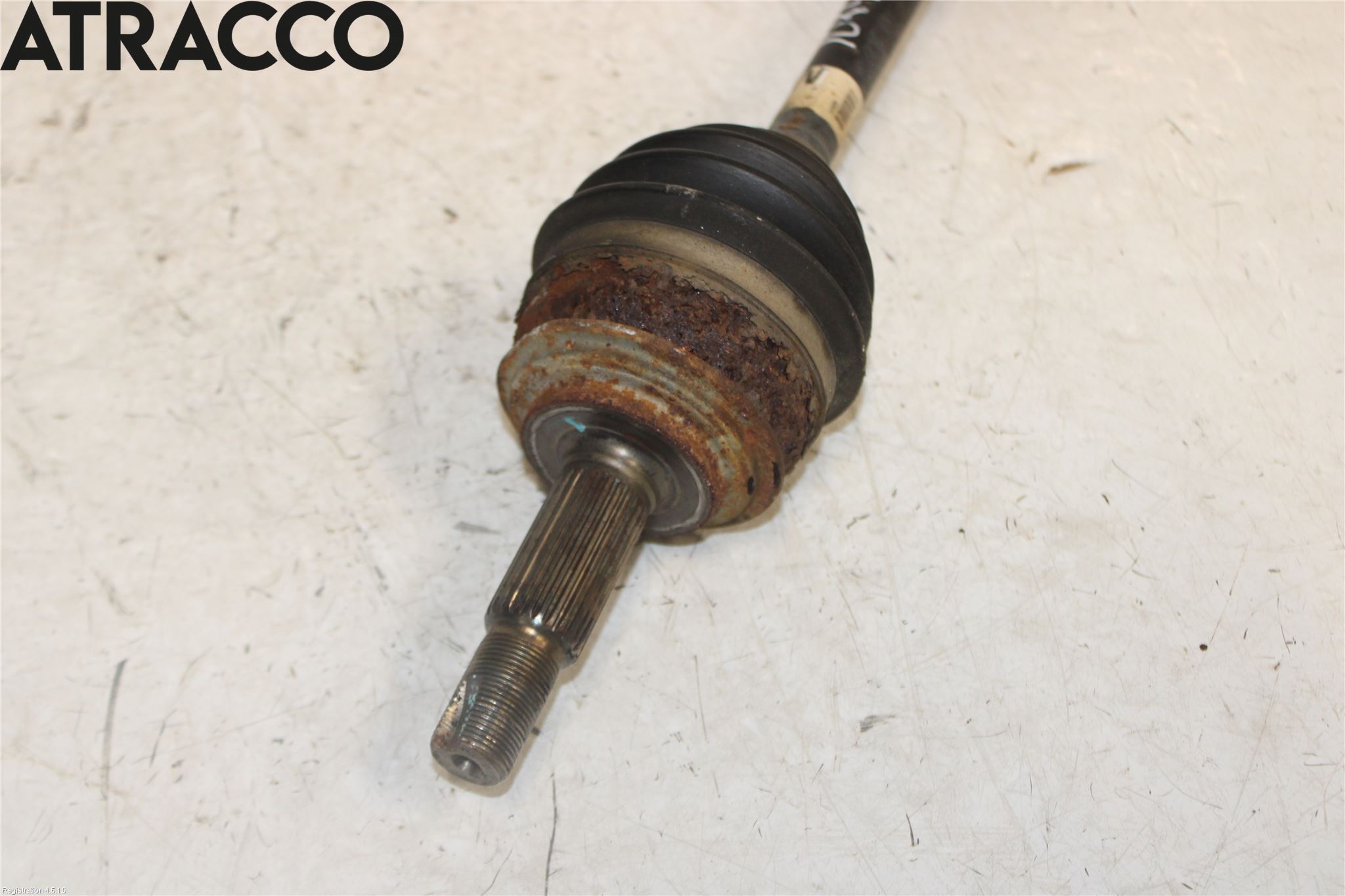 Toyota YARIS XP130 12-14 Drivaksel Foran Kompl Venstre