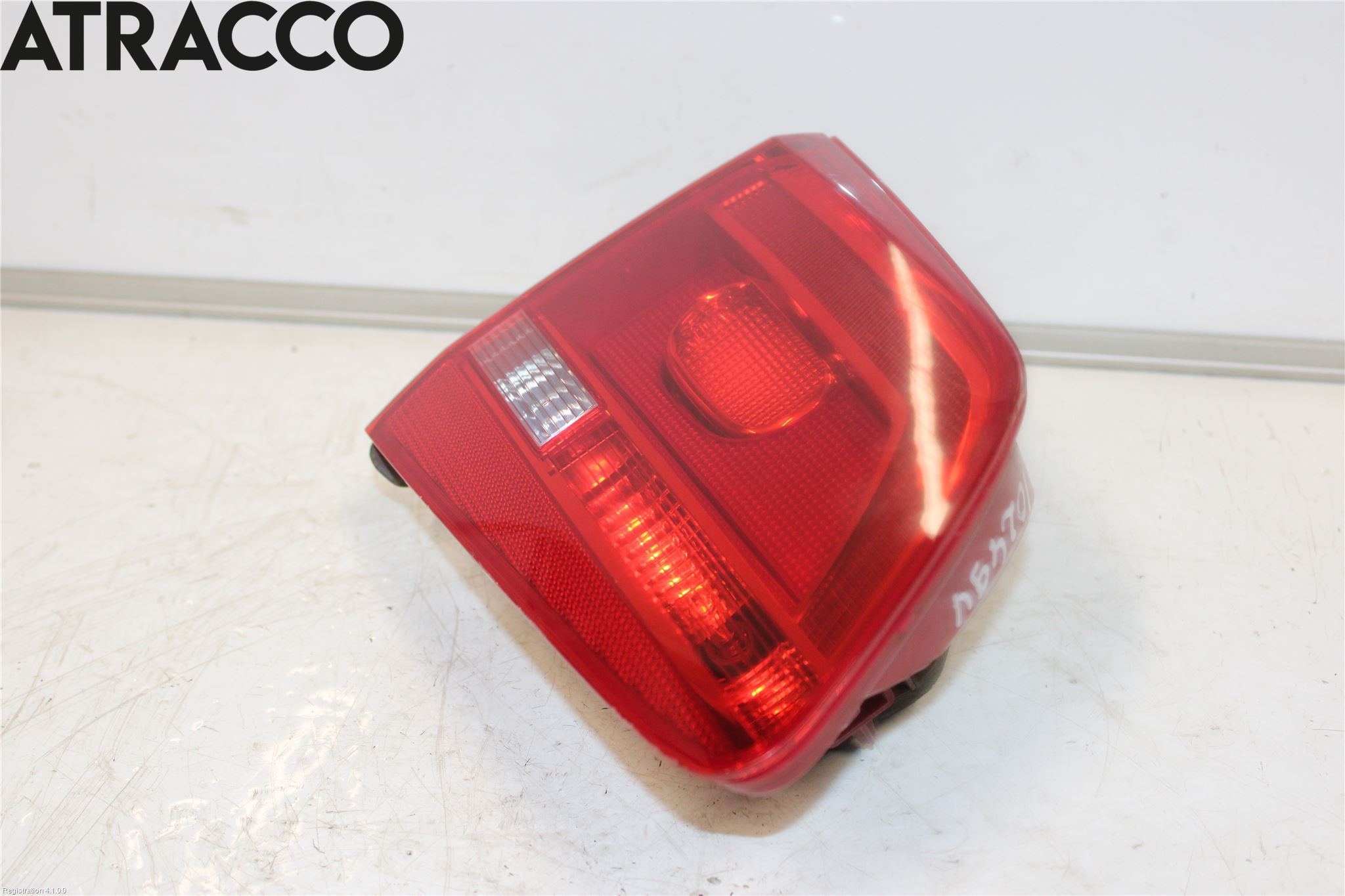 Volkswagen VW TOURAN 10-15 Baklykt Venstre  På Luke(Indre