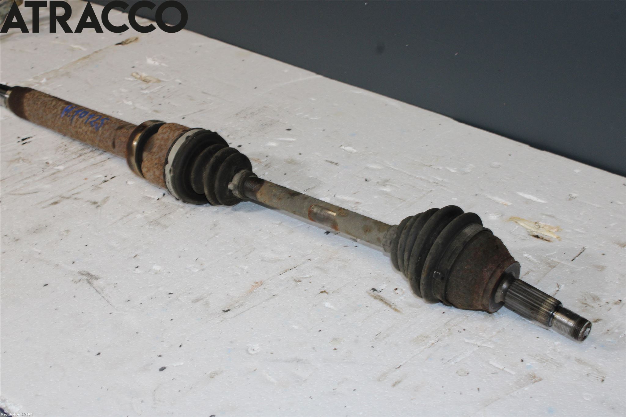 Ford FIESTA 09-12 Drivaksel Foran Kompl Høyre