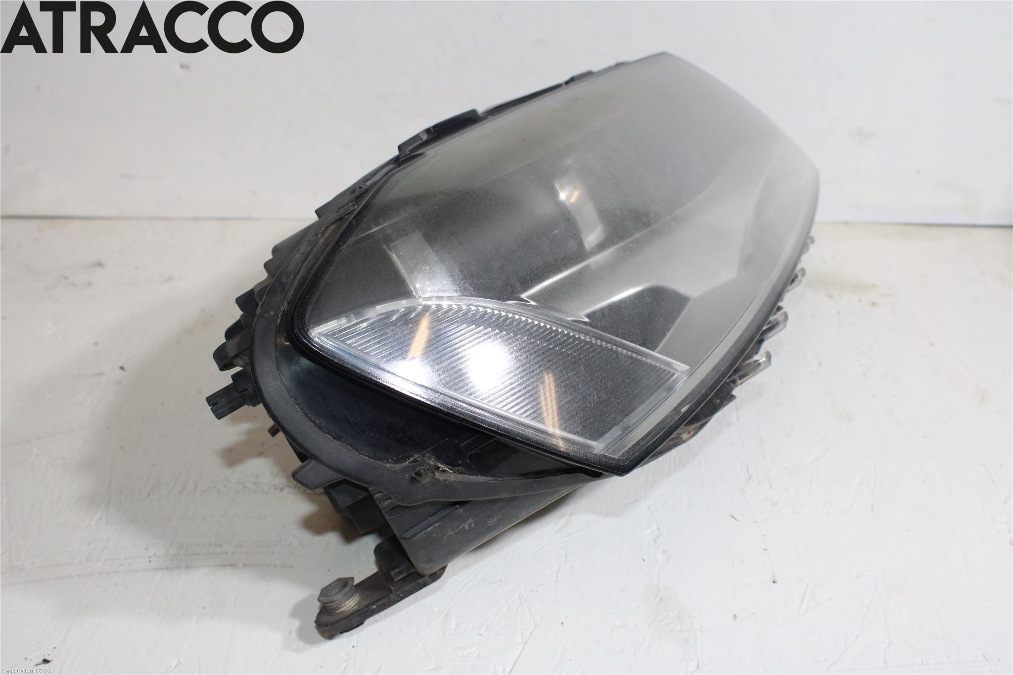 Volkswagen VW PASSAT 11-14 Frontlykt Høyre