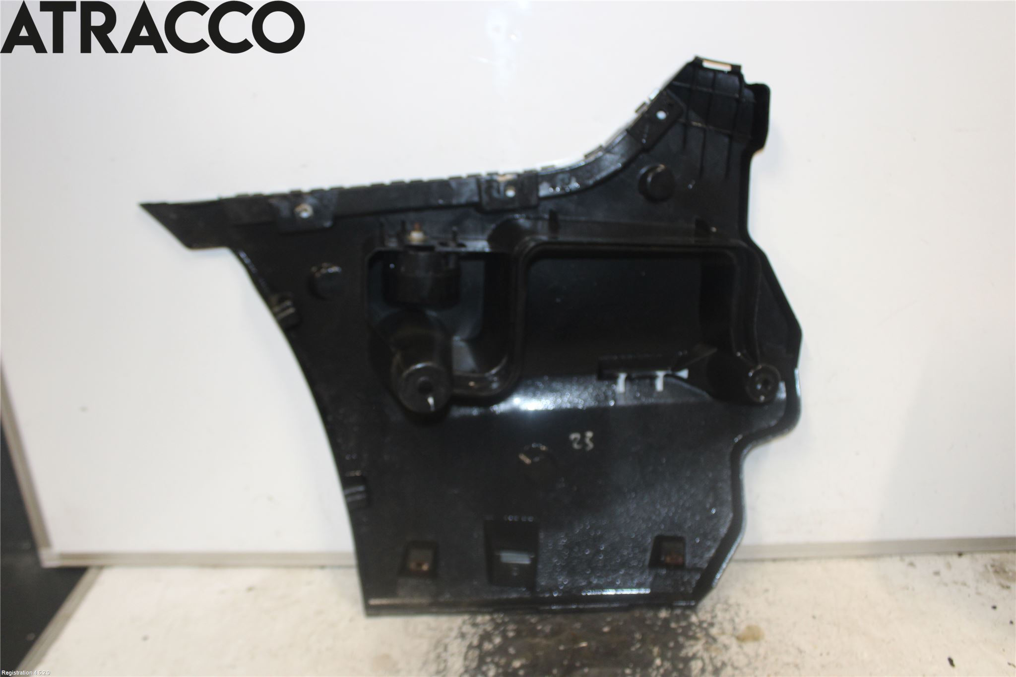 BMW 5 F10/F11/F18 09-17 Støtfangerfeste Bak Høyre