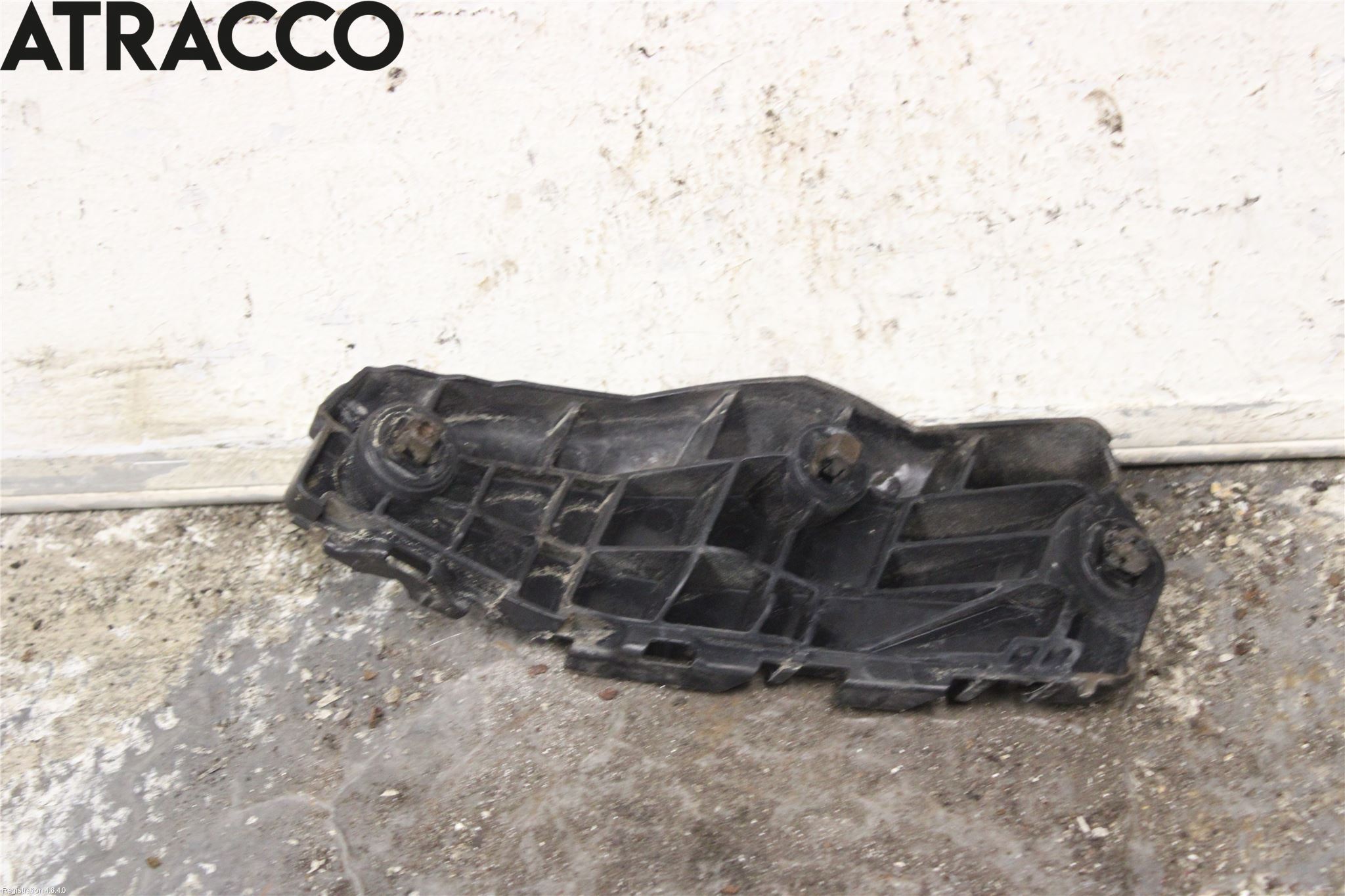 Toyota URBAN CRUISER Støtfangerfeste Foran Høyre