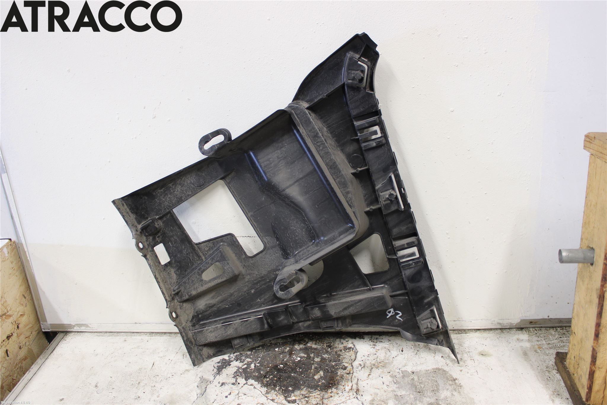 BMW 3 F30/F31/F80 12-19 Støtfangerfeste Bak Venstre