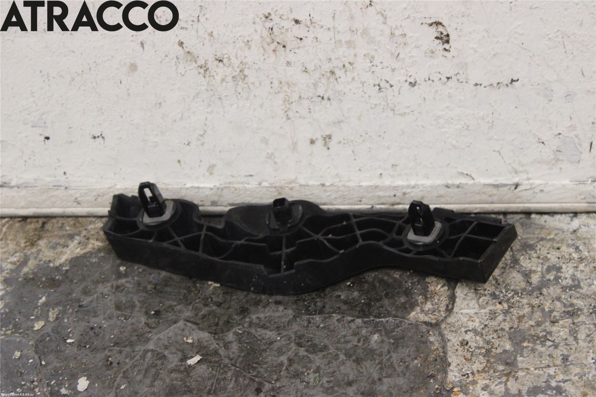 Toyota AVENSIS 16-18 Støtfangerfeste Bak Venstre