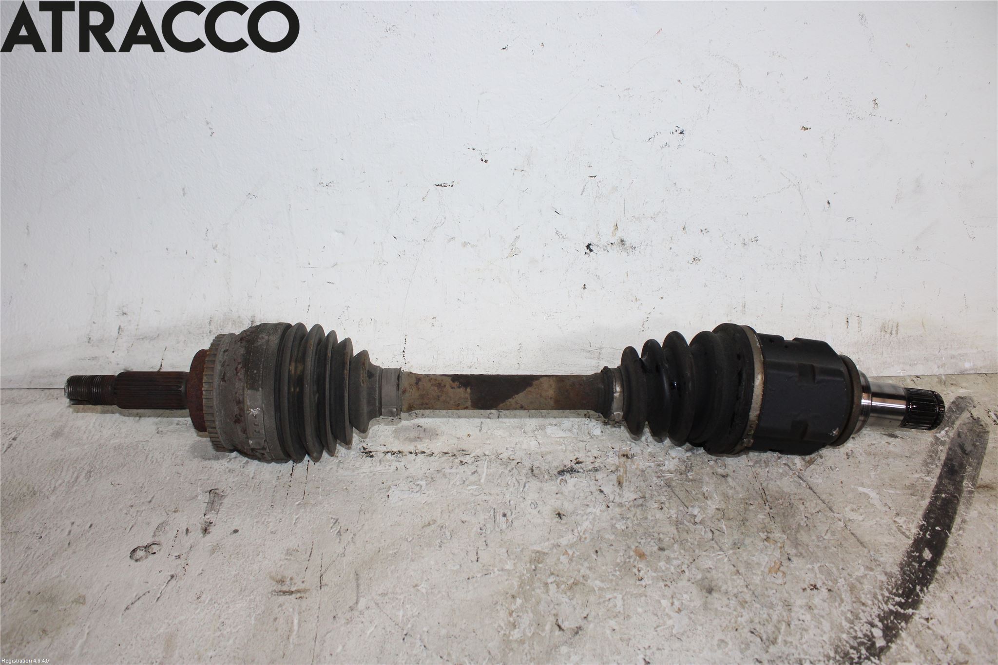 Toyota AVENSIS 03-06 Drivaksel Foran Kompl Venstre