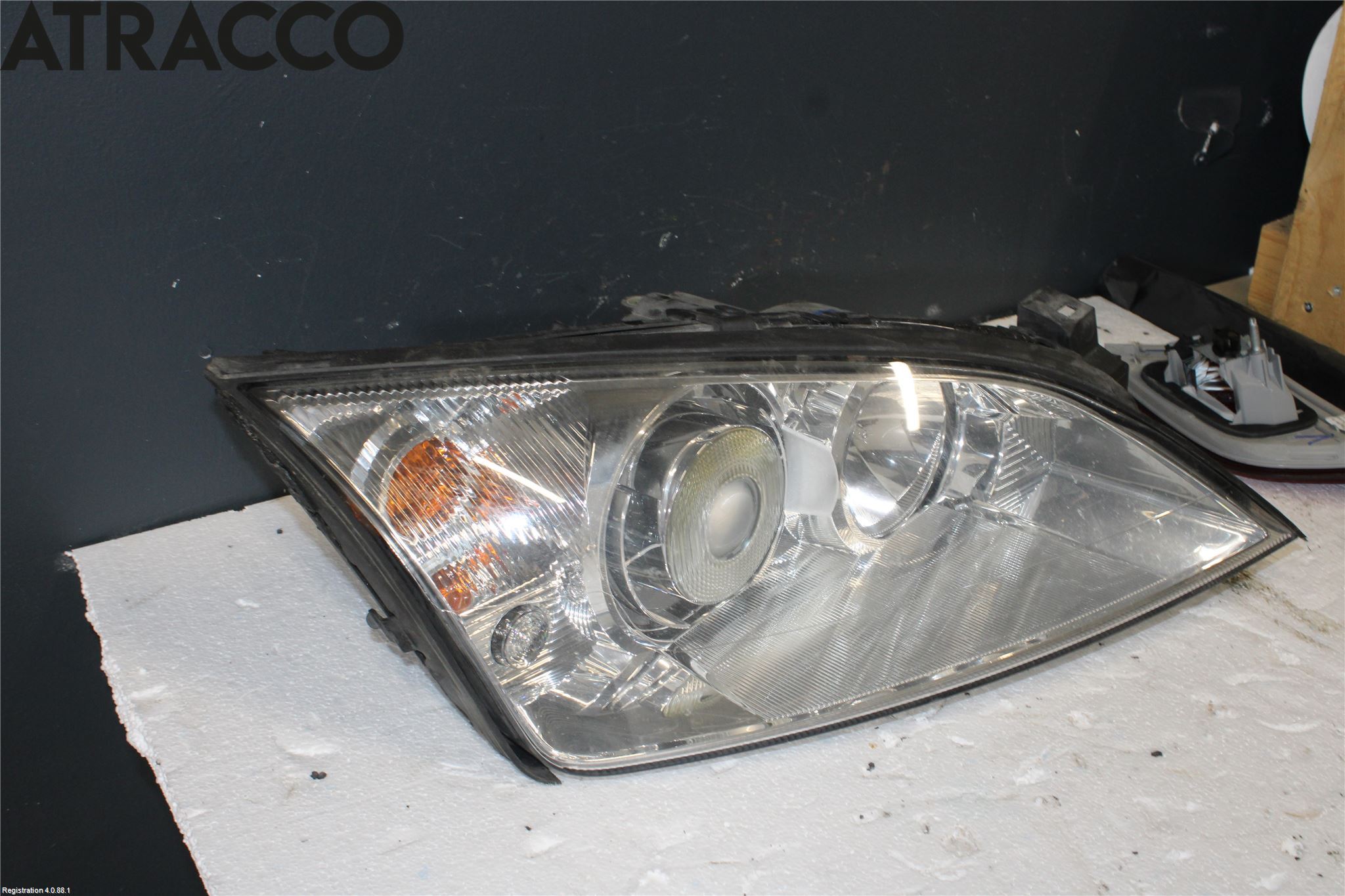 Ford MONDEO     01-06 Frontlykt Høyre