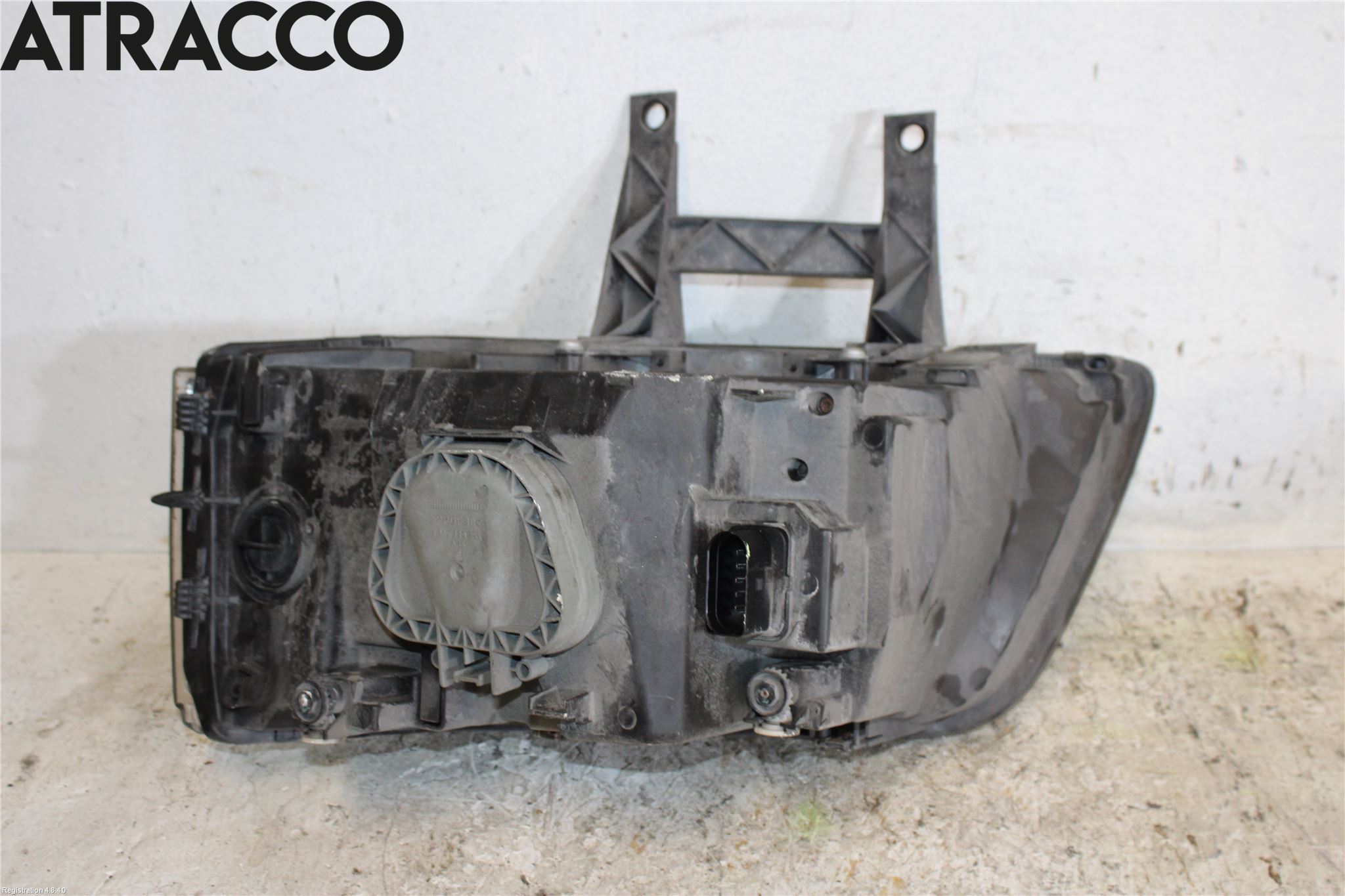 Volkswagen VW TRANSP/CARAVELLE (T5) 04-15 Frontlykt Høyre