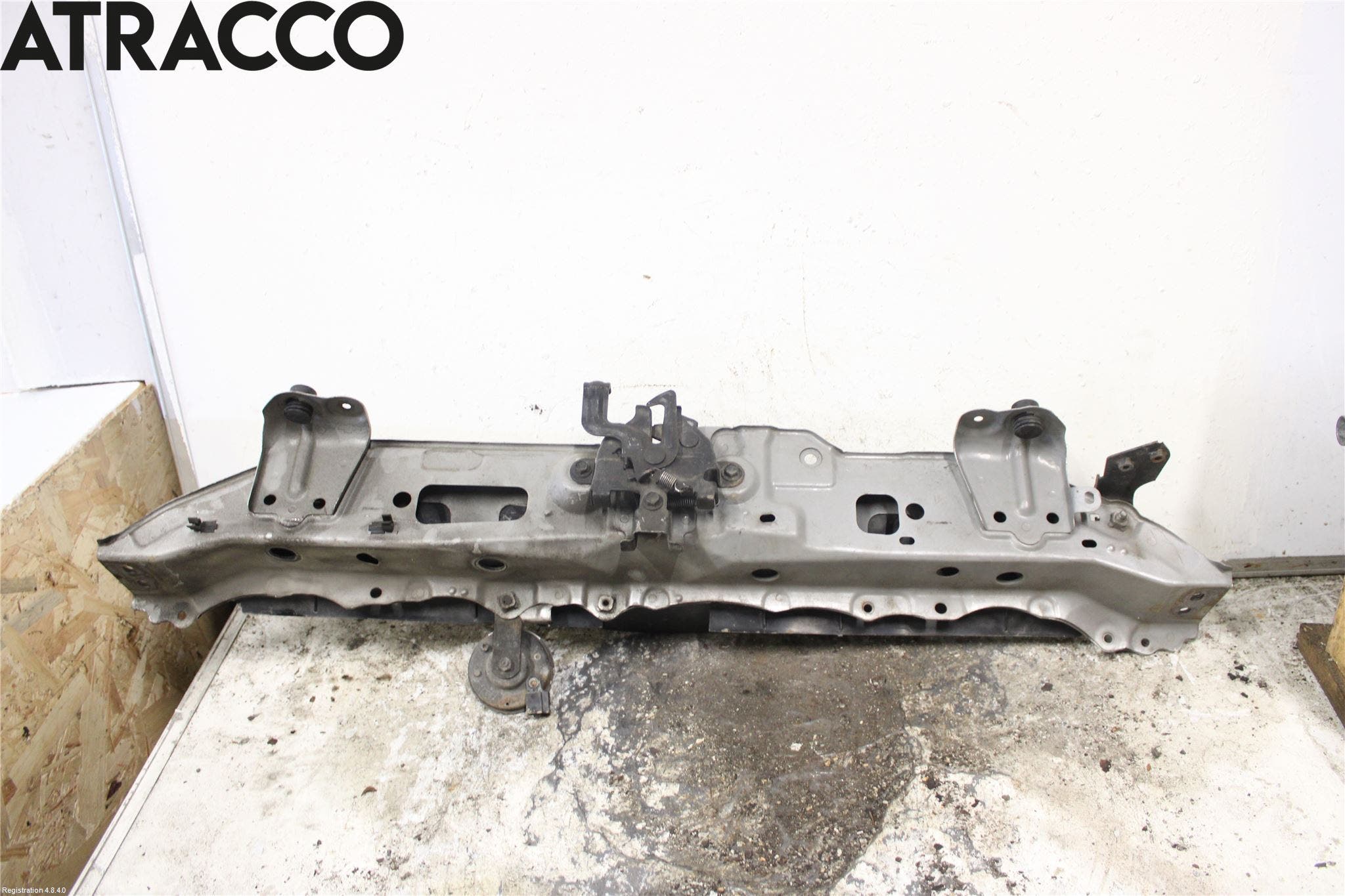 Toyota YARIS XP90 06-11 Frontplate Øvre