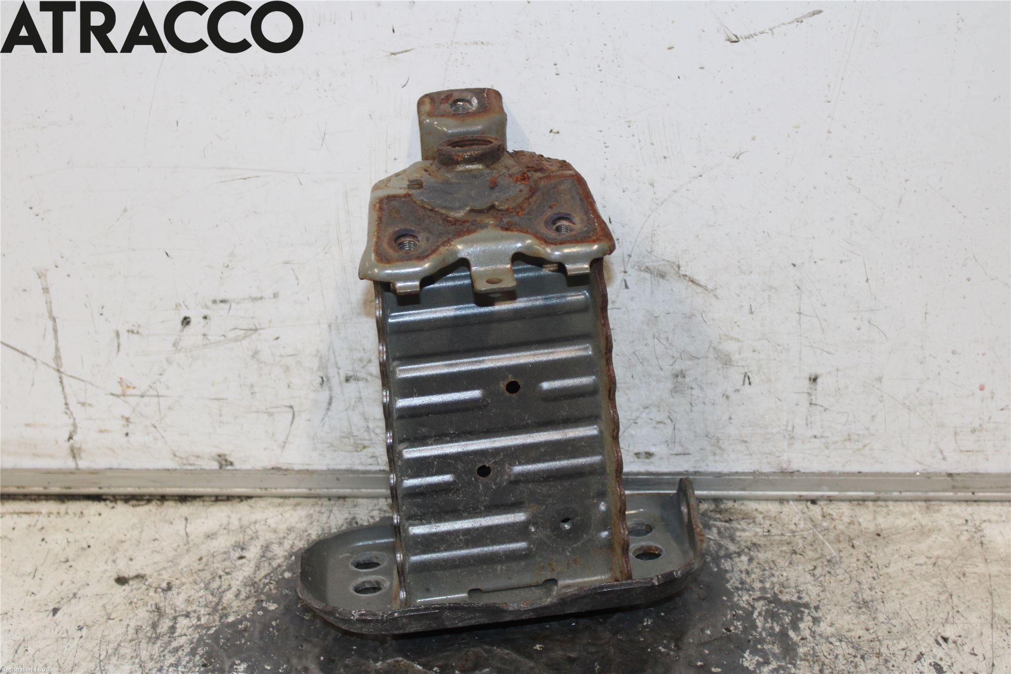 Toyota YARIS XP130 15-20 Støtfanger Foran Feste