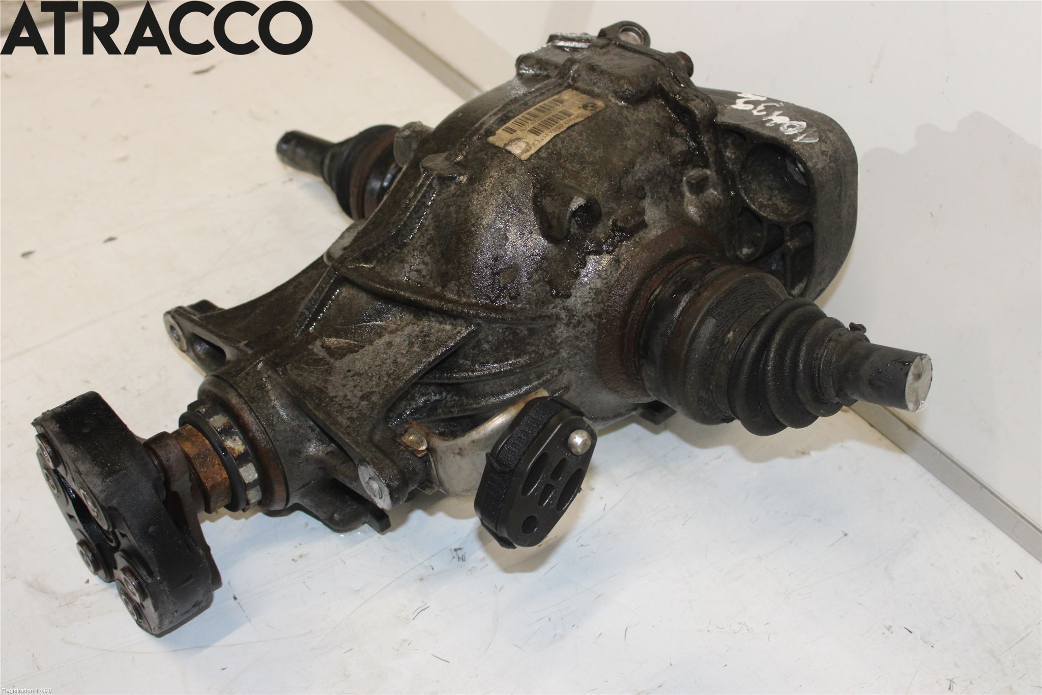 BMW 5 F10/F11/F18 09-17 Bakaksel Kardang Bak -Diff