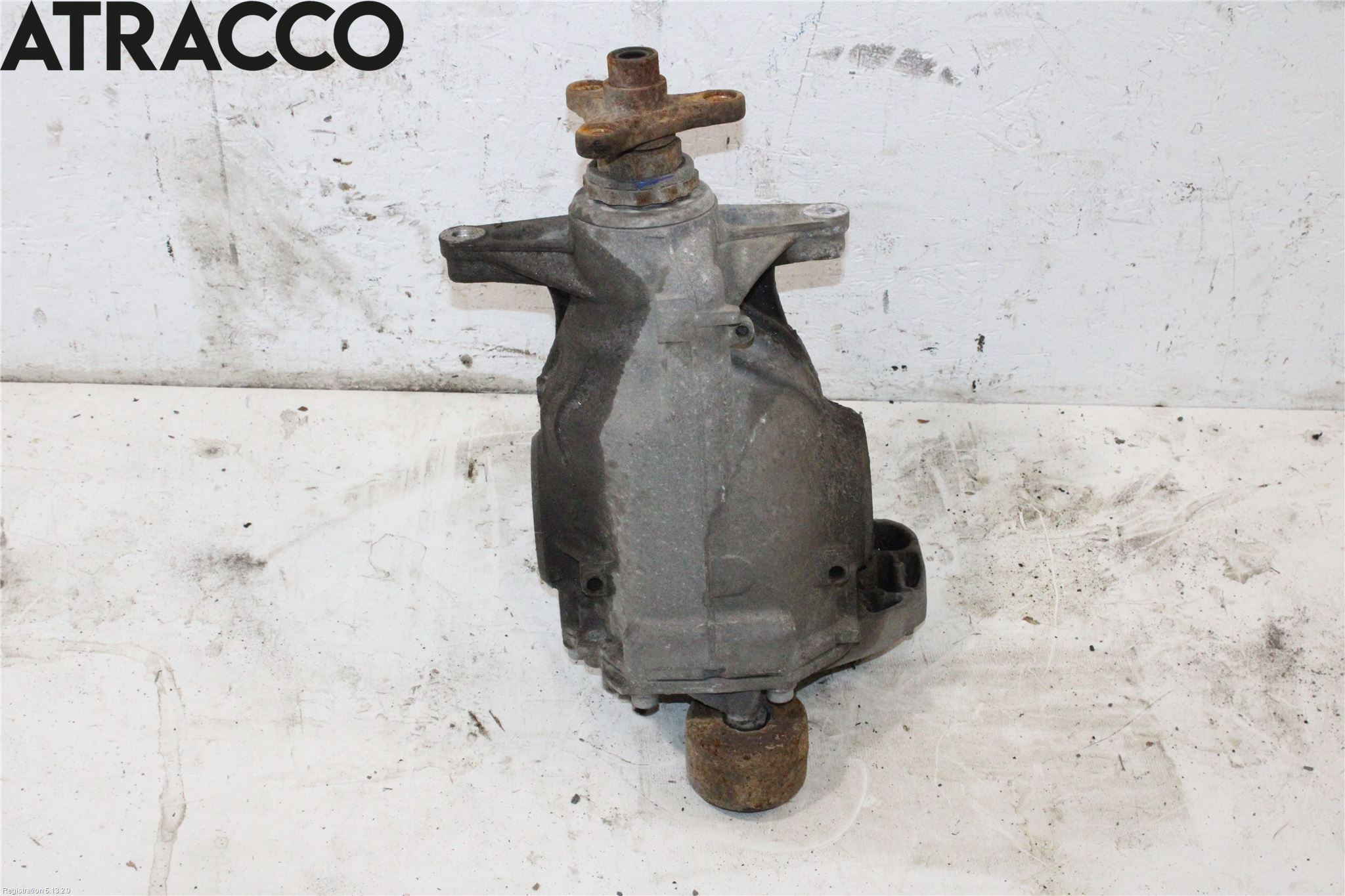 BMW 5 F10/F11/F18 09-17 Bakaksel Kardang Bak -Diff