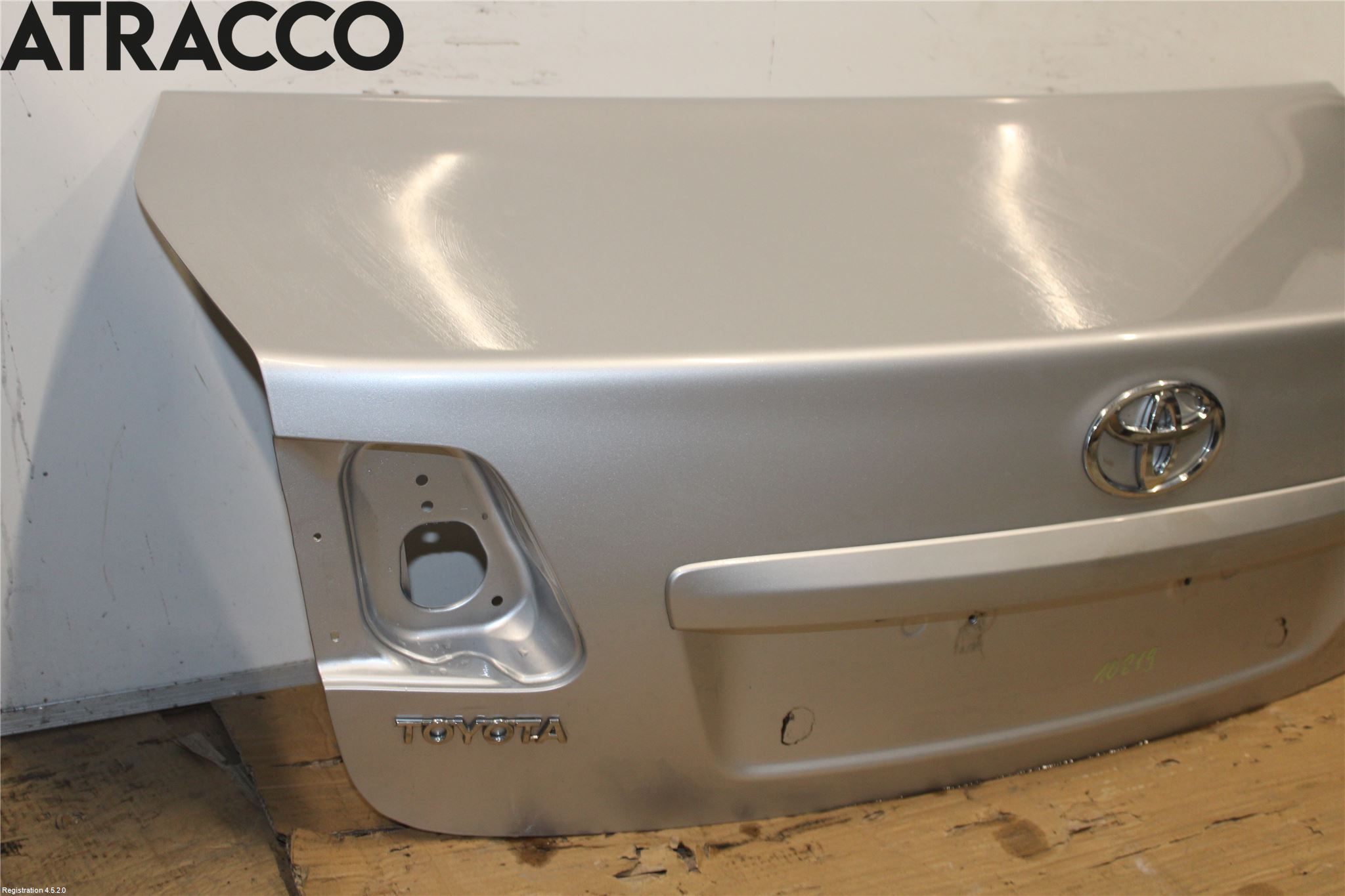 Toyota AVENSIS 09-15 Bakluke Koffertlokk