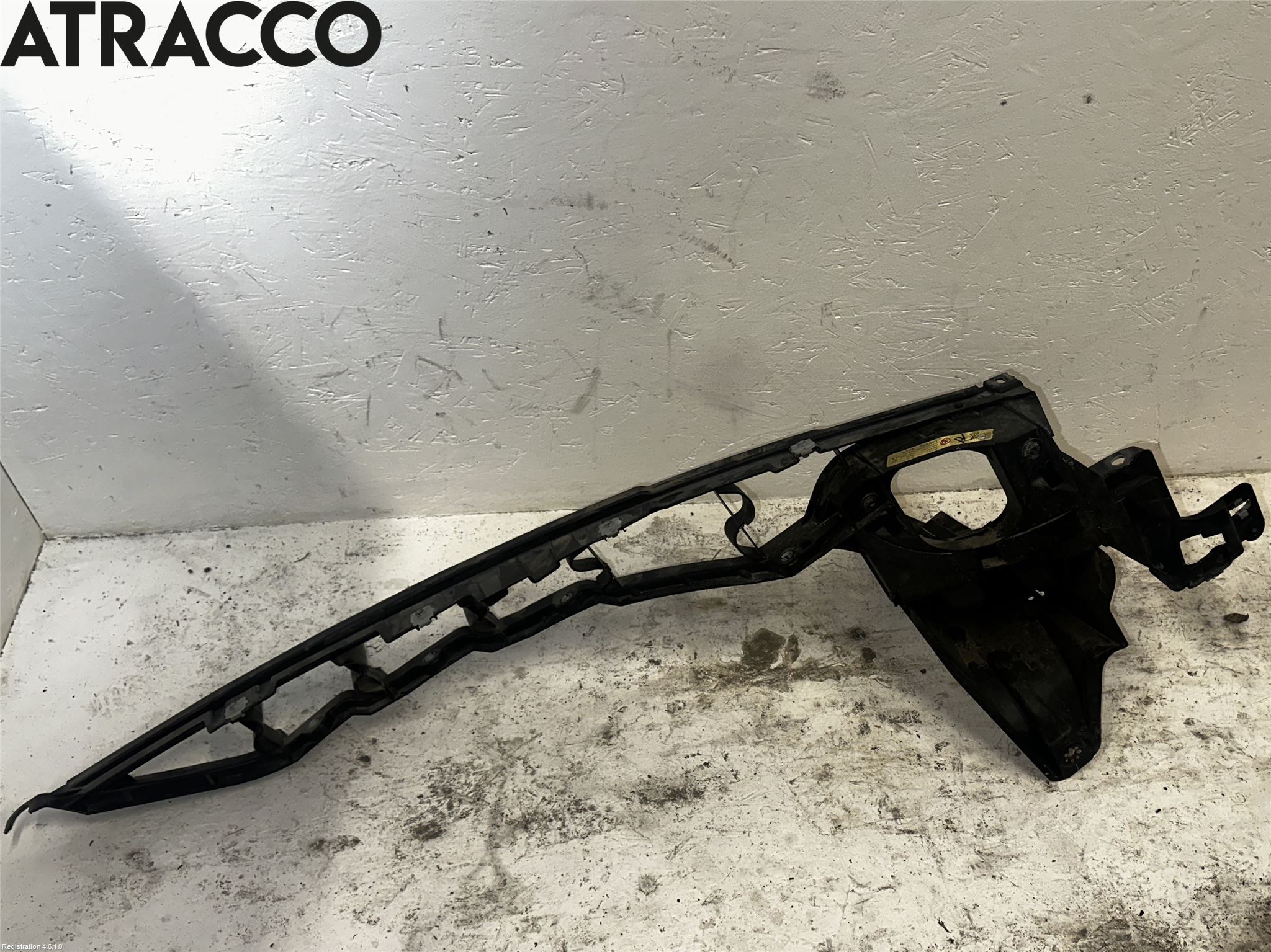 BMW X6 E71/E72   08-14 Frontskjermfeste Venstre