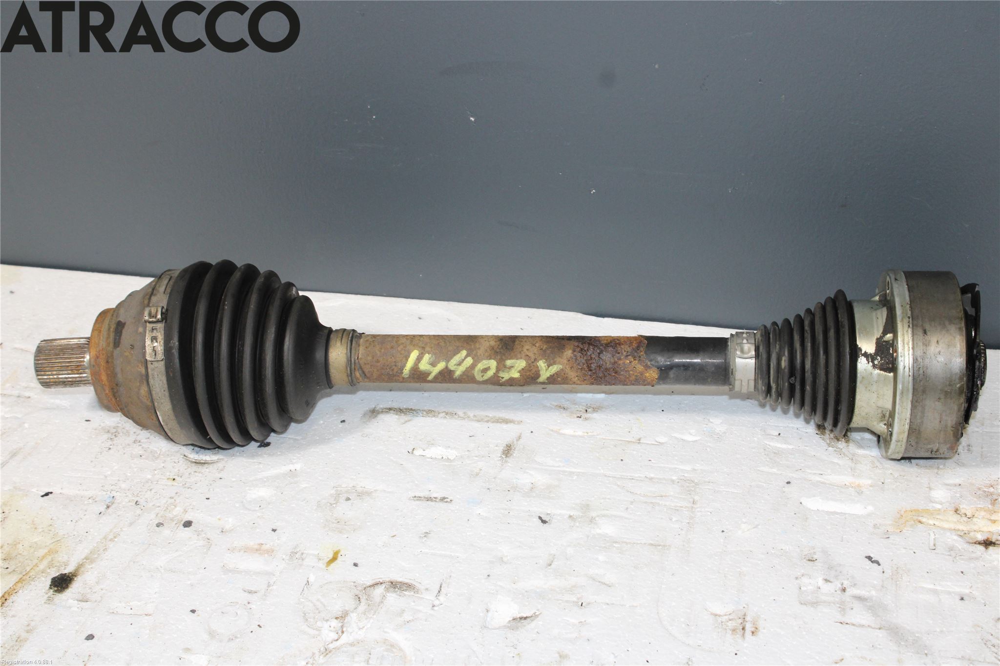 Volkswagen VW PASSAT 11-14 Drivaksel Foran Kompl Venstre