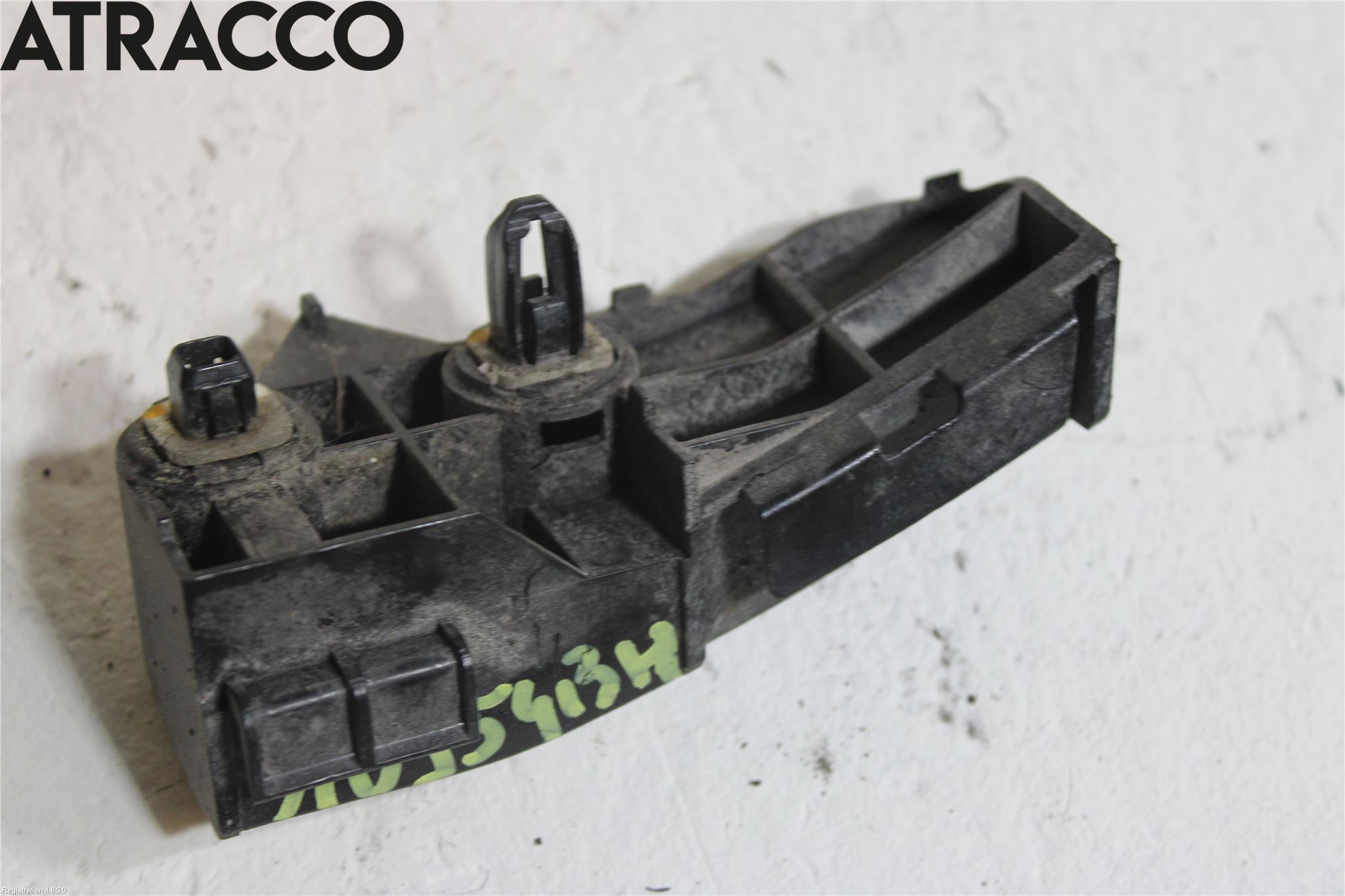 Toyota AURIS 10-12 Støtfangerfeste Bak Høyre