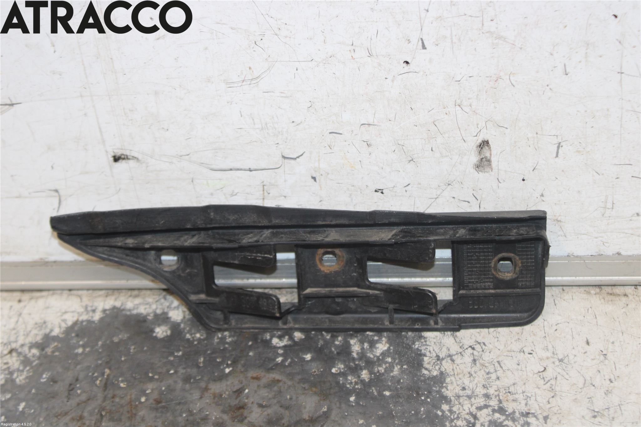 Volkswagen VW GOLF V 04-09 Støtfangerfeste Foran Høyre