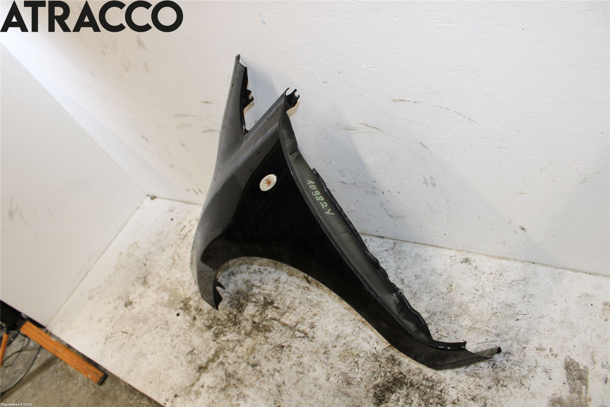 Nissan LEAF 11-17 Skjerm Foran Venstre