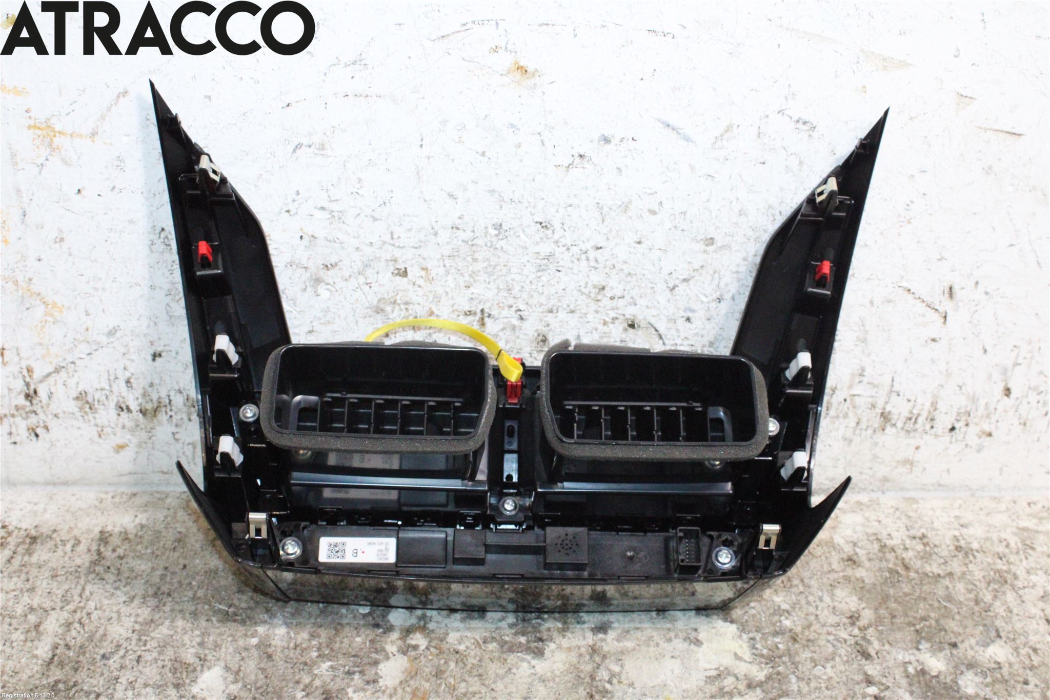Mitsubishi ECLIPS CROSS Instrumentkonsoll Midt