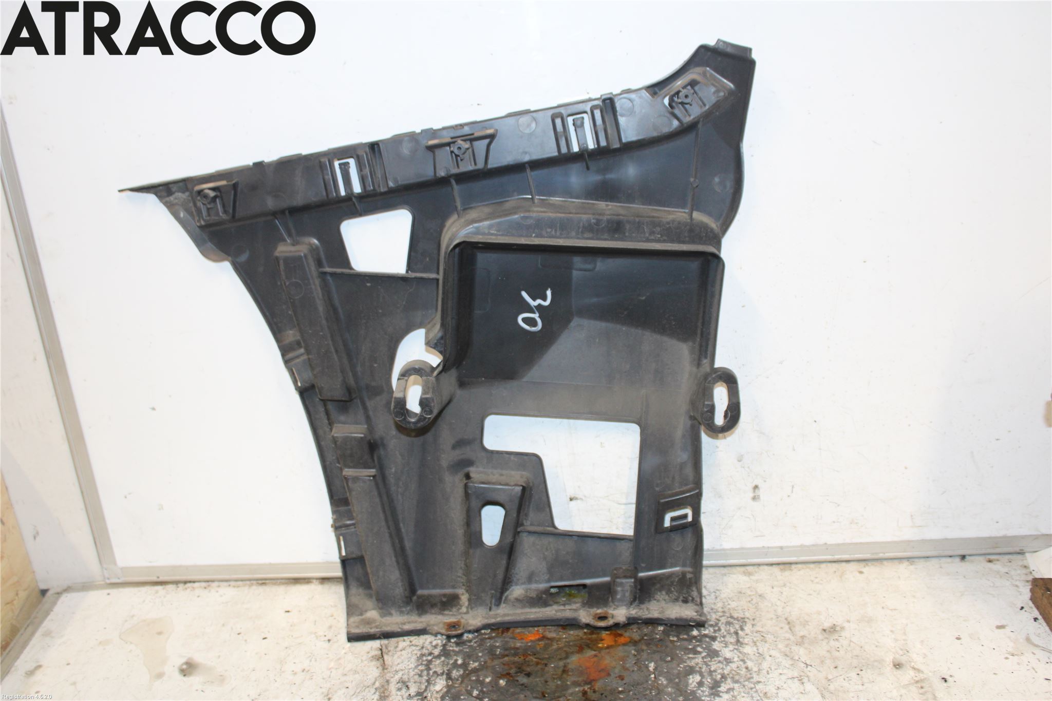 BMW 3 F30/F31/F80 12-19 Støtfangerfeste Bak Høyre