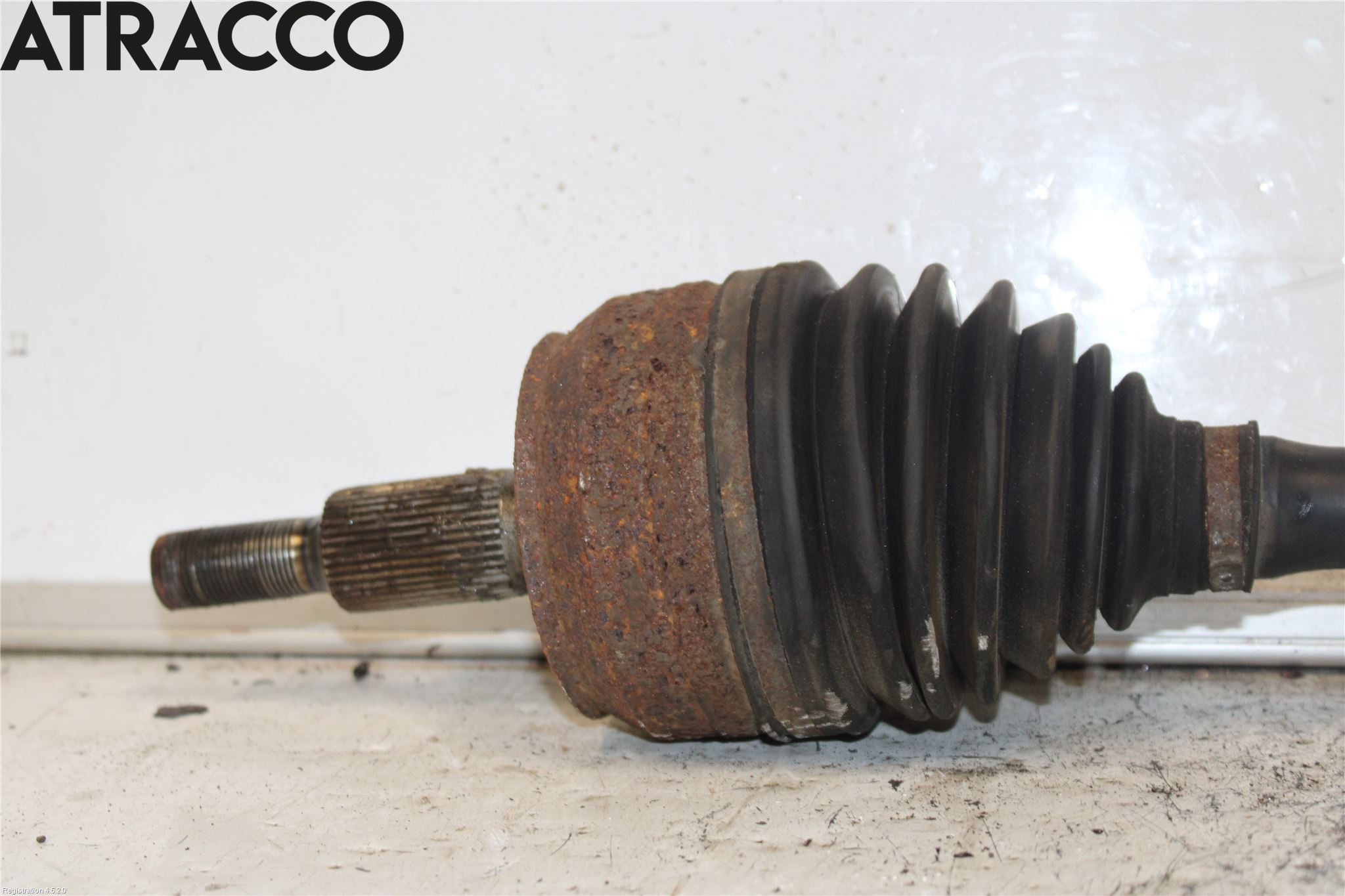 Volkswagen VW TRANSP/CARAVELLE (T5) 04-15 Drivaksel Foran Kompl Høyre