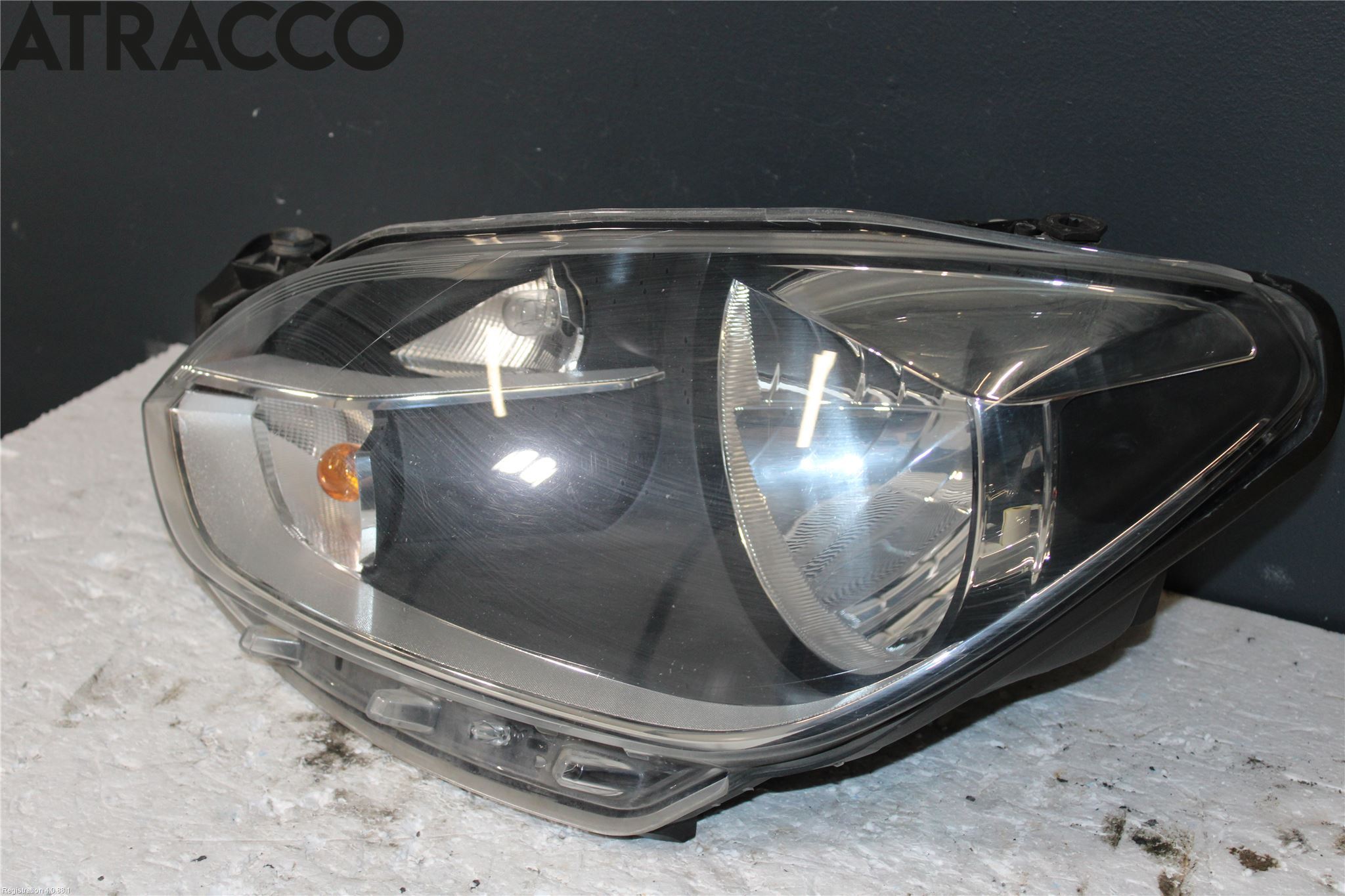 Volkswagen VW UP! / E-UP! Frontlykt Venstre