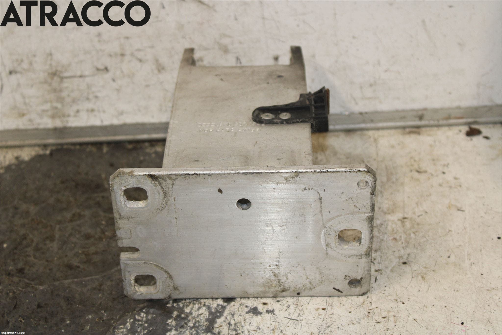 Audi A4/S4 08-11 Støtfanger Foran Feste