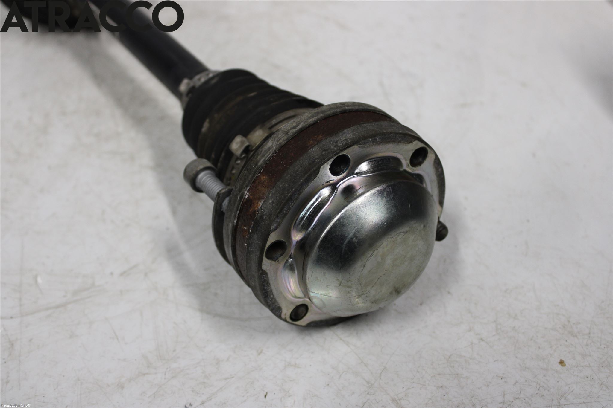 Volkswagen VW TOURAN 10-15 Drivaksel Foran Kompl Venstre