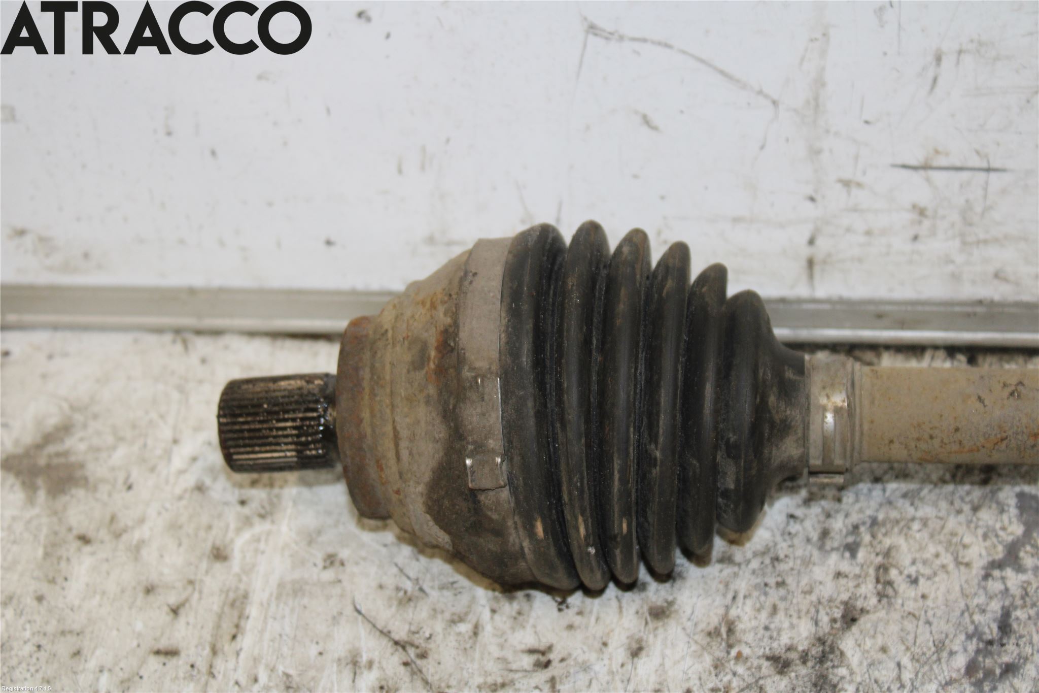 Volkswagen VW TOURAN 10-15 Drivaksel Foran Kompl Venstre