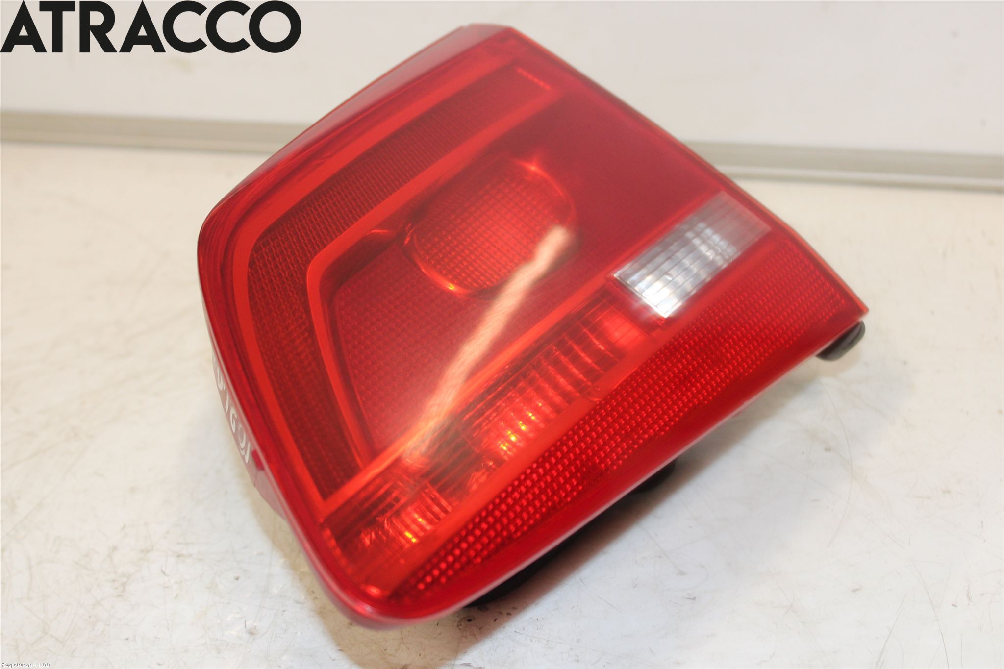 Volkswagen VW TOURAN 10-15 Baklykt Høyre  På Luke(Indre)