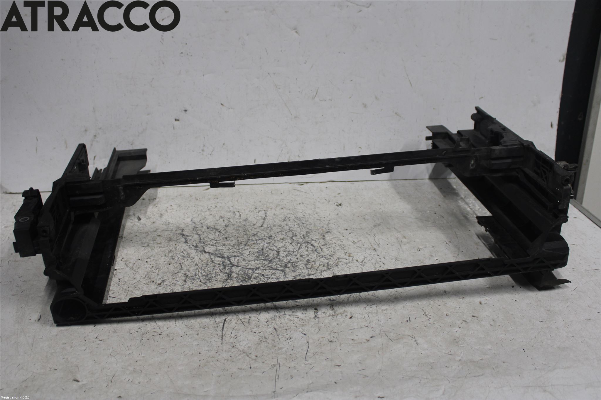 BMW 5 F10/F11/F18 09-17 Radiator Feste - Ramme - Bjelk