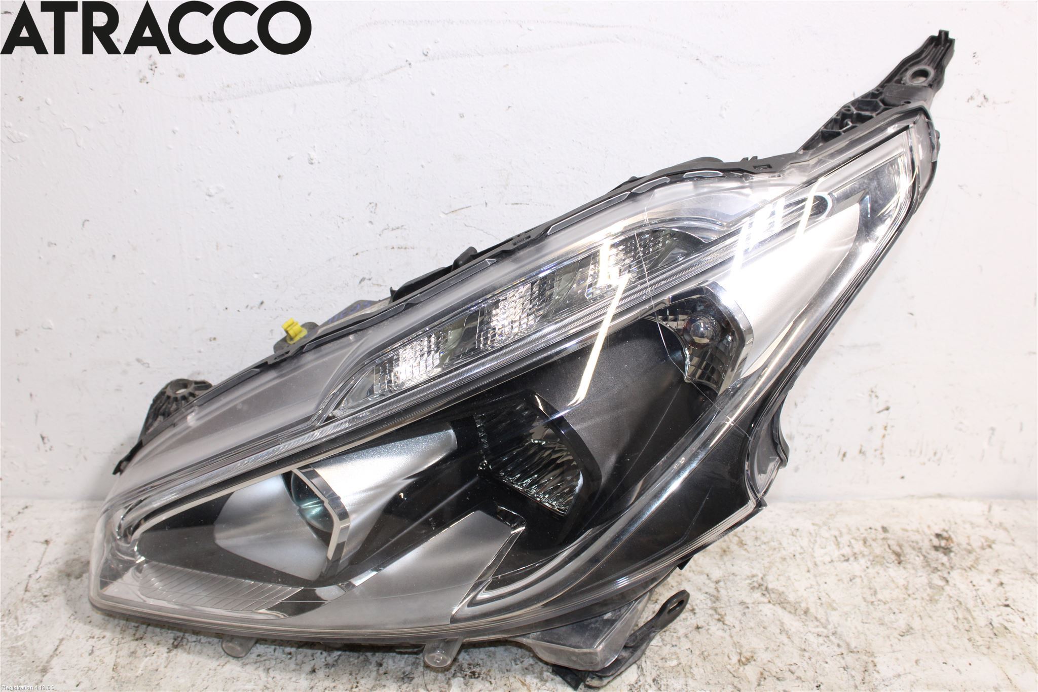 Peugeot 208 12-15 Frontlykt Venstre