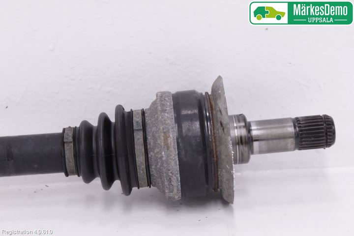 BMW X4 F26 14-18 Drivaksel Bak Kompl Venstre